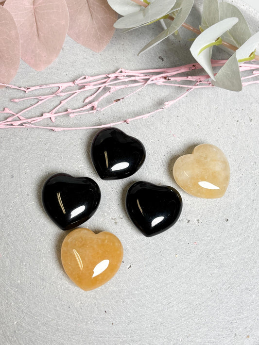 Deko Herz Edelstein  Schwarzer Obsidian oder Golden Healer  kleines Kristallherz  Geschenkidee spirituell