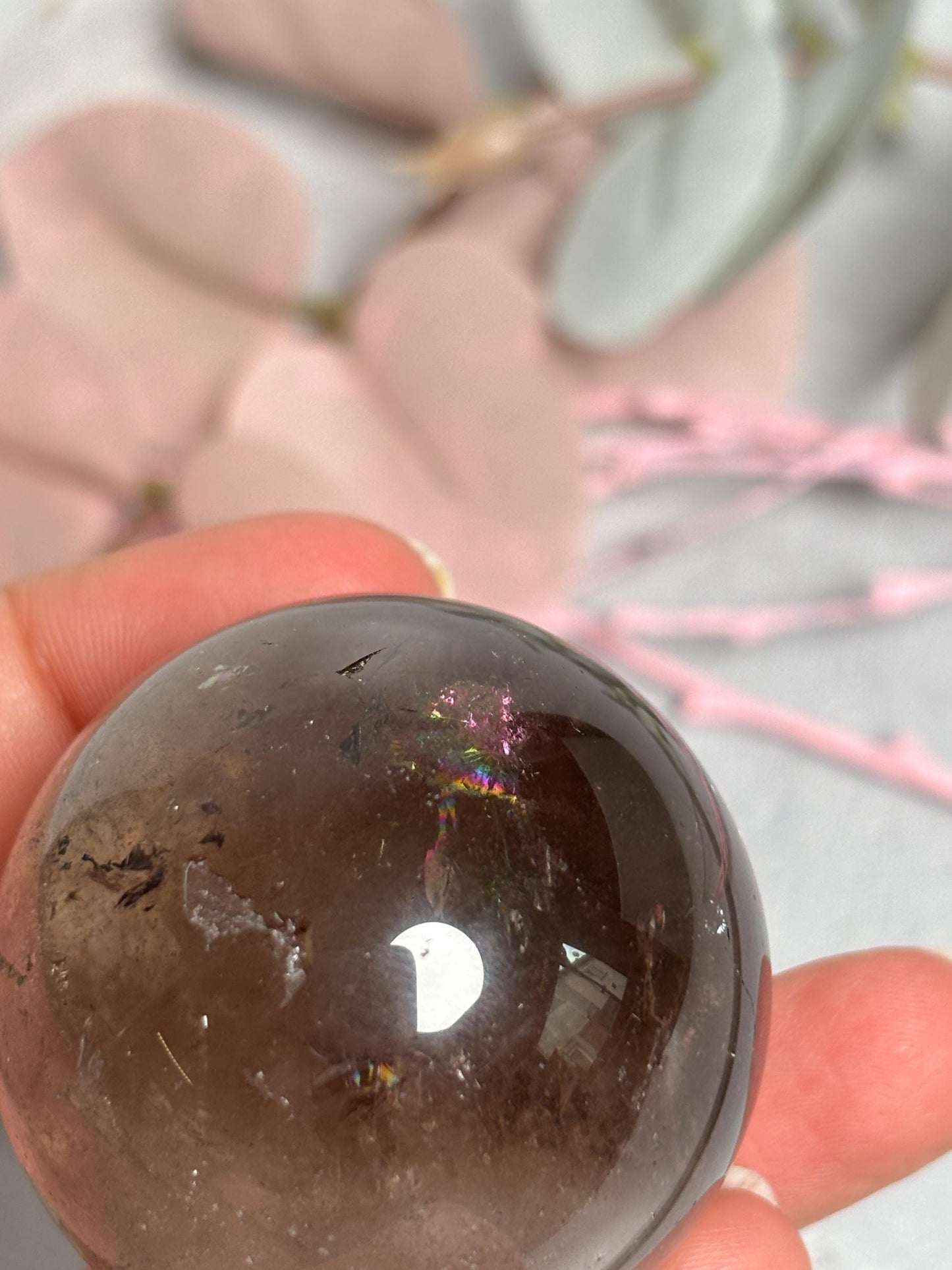 Edelstein Kugel Rauchquarz ca. 4,4 cm  braun grau Kristallkugel mit Regenbögen als Deko oder Heilstein