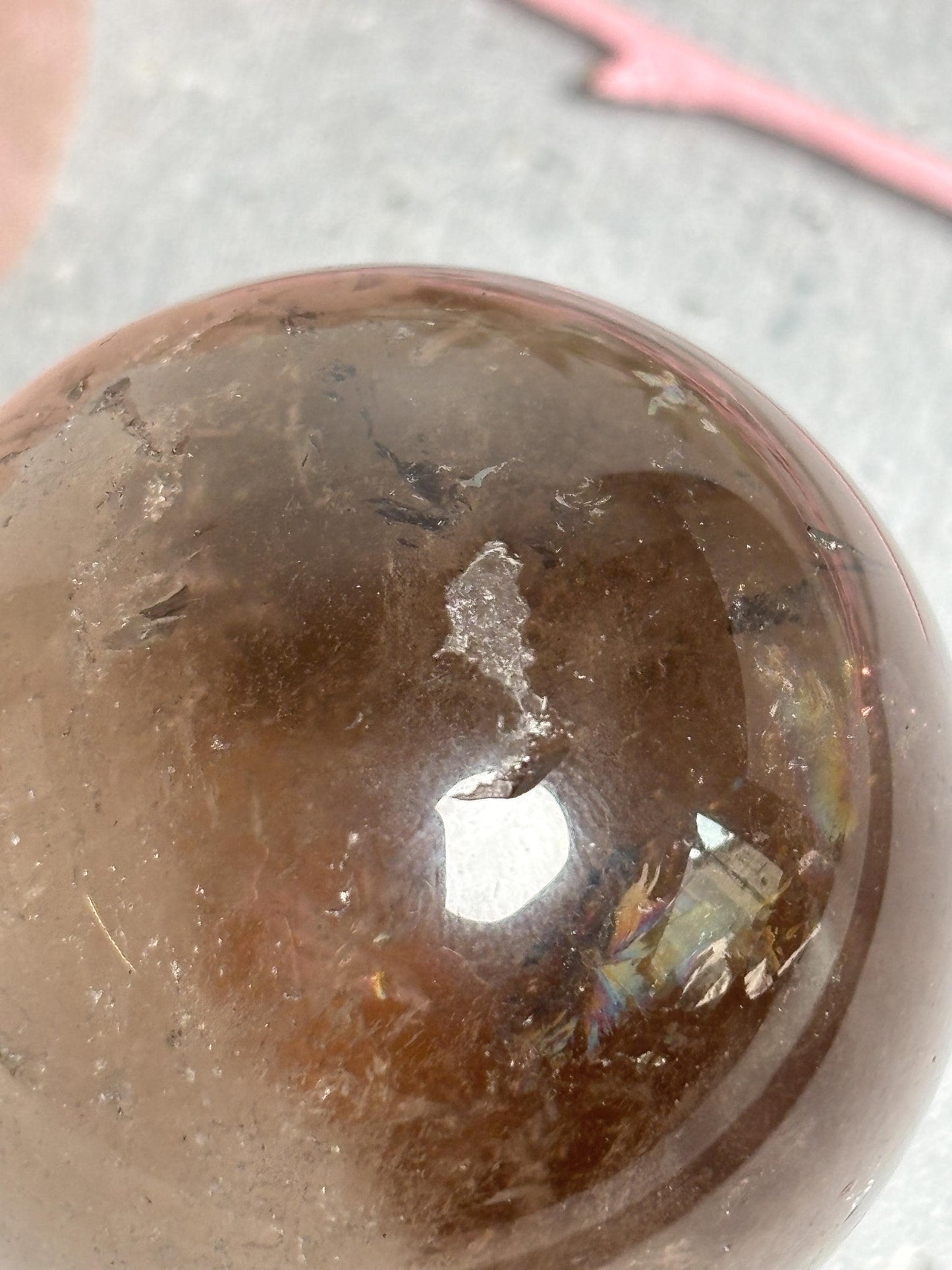 Edelstein Kugel Rauchquarz ca. 4,4 cm  braun grau Kristallkugel mit Regenbögen als Deko oder Heilstein