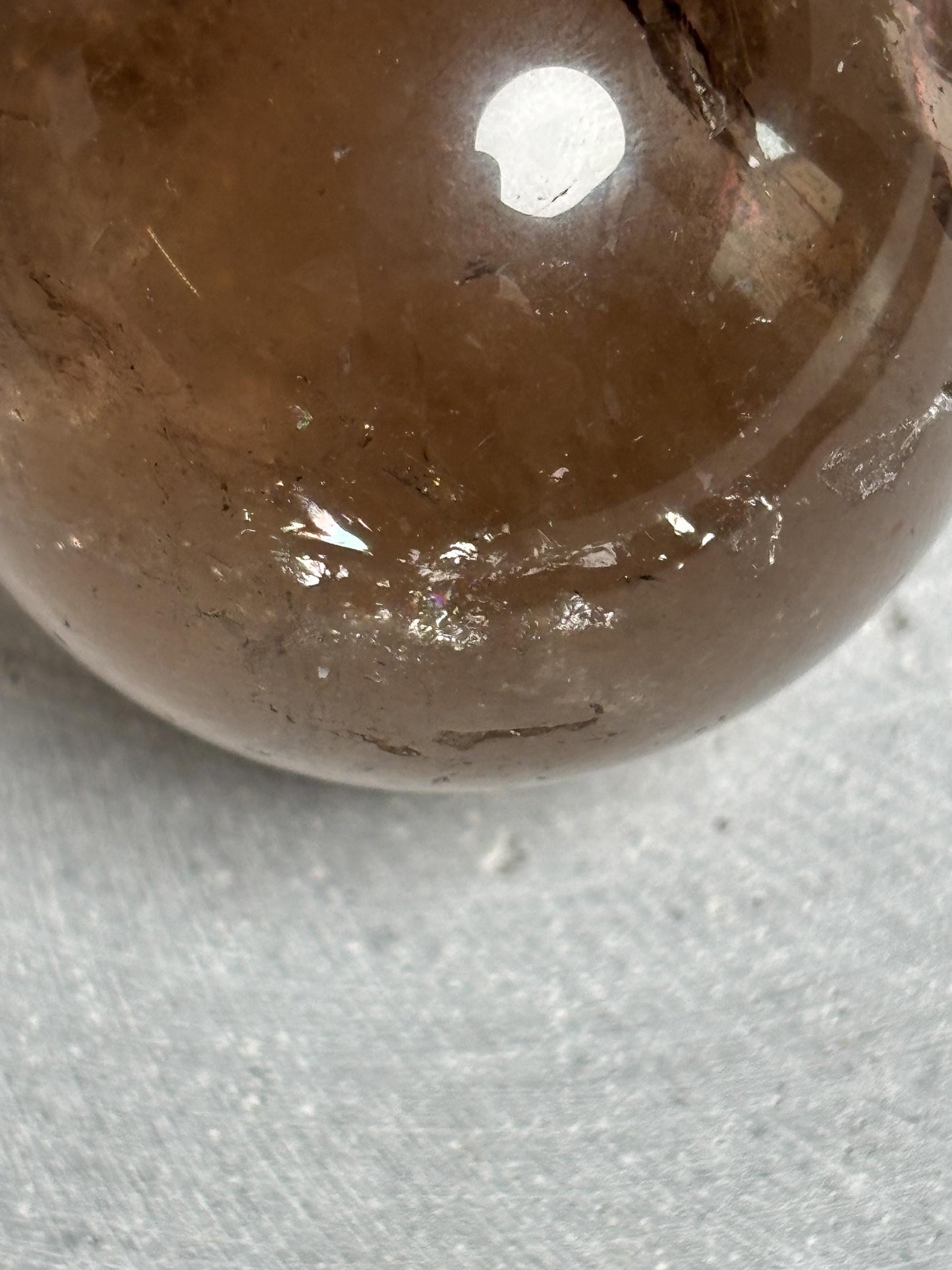 Edelstein Kugel Rauchquarz ca. 4,4 cm  braun grau Kristallkugel mit Regenbögen als Deko oder Heilstein