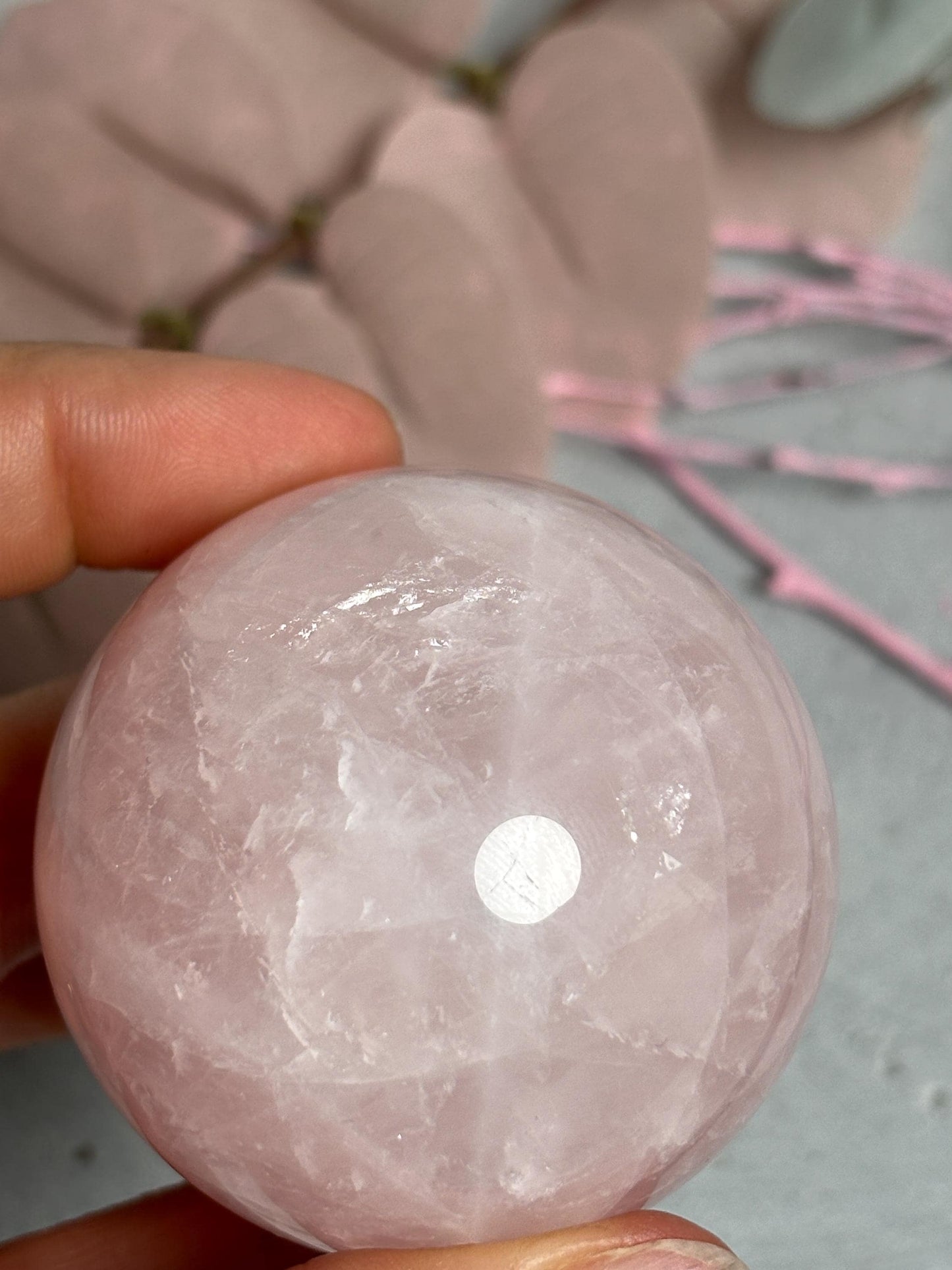 Rosenquarz Kugel 5,1 cm  Schimmer & Regenbögen | Edelstein Deko Kugel | Rosenquarz Kristall Sphäre für Harmonie ,Herzenergie
