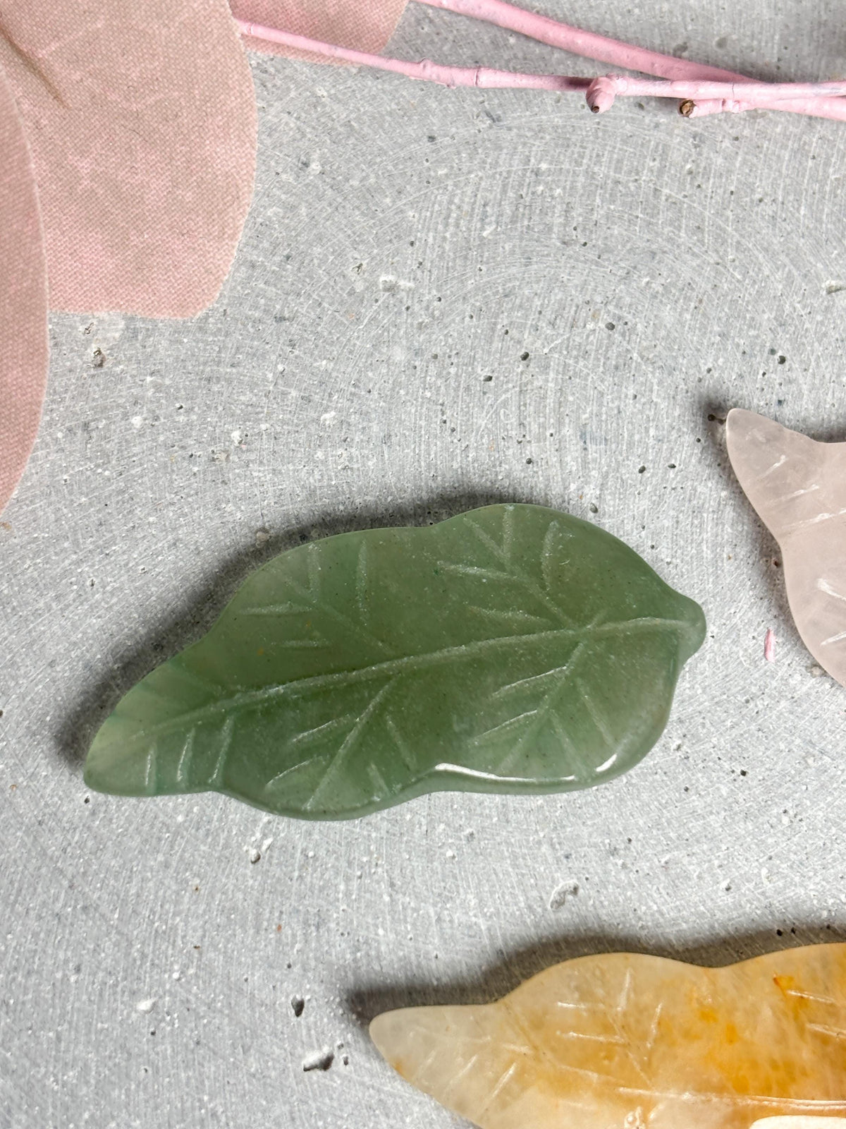 Kristallblätter klein aus Aventurin, Rosenquarz und Golden Healer  Edelstein Herbstdeko Naturstein Blätter