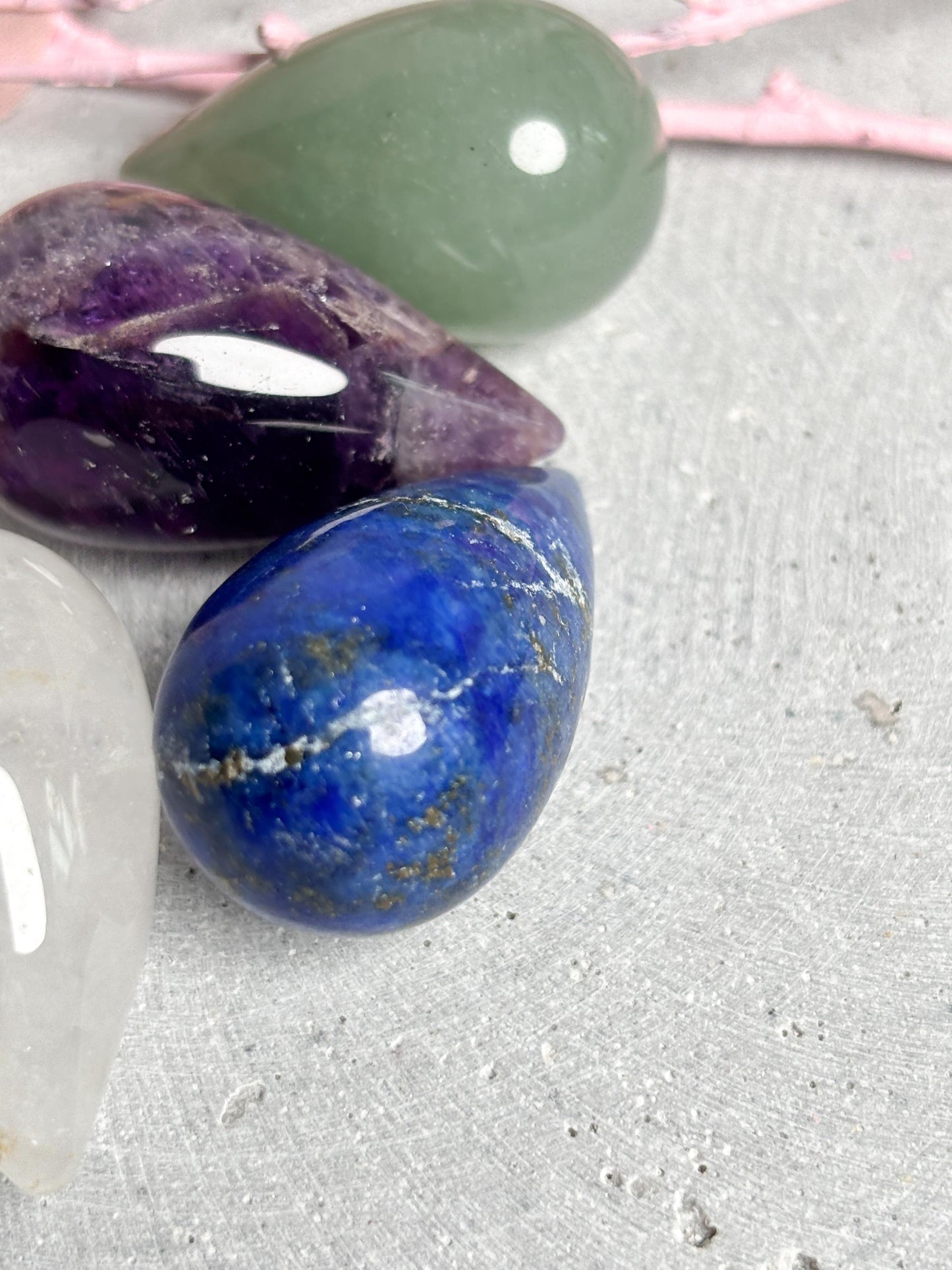 Kleine Kristallkegel aus Edelsteinen  Deko & Energiearbeit | Rosenquarz, Amethyst, Aventurin, Bergkristall, Lapislazuli