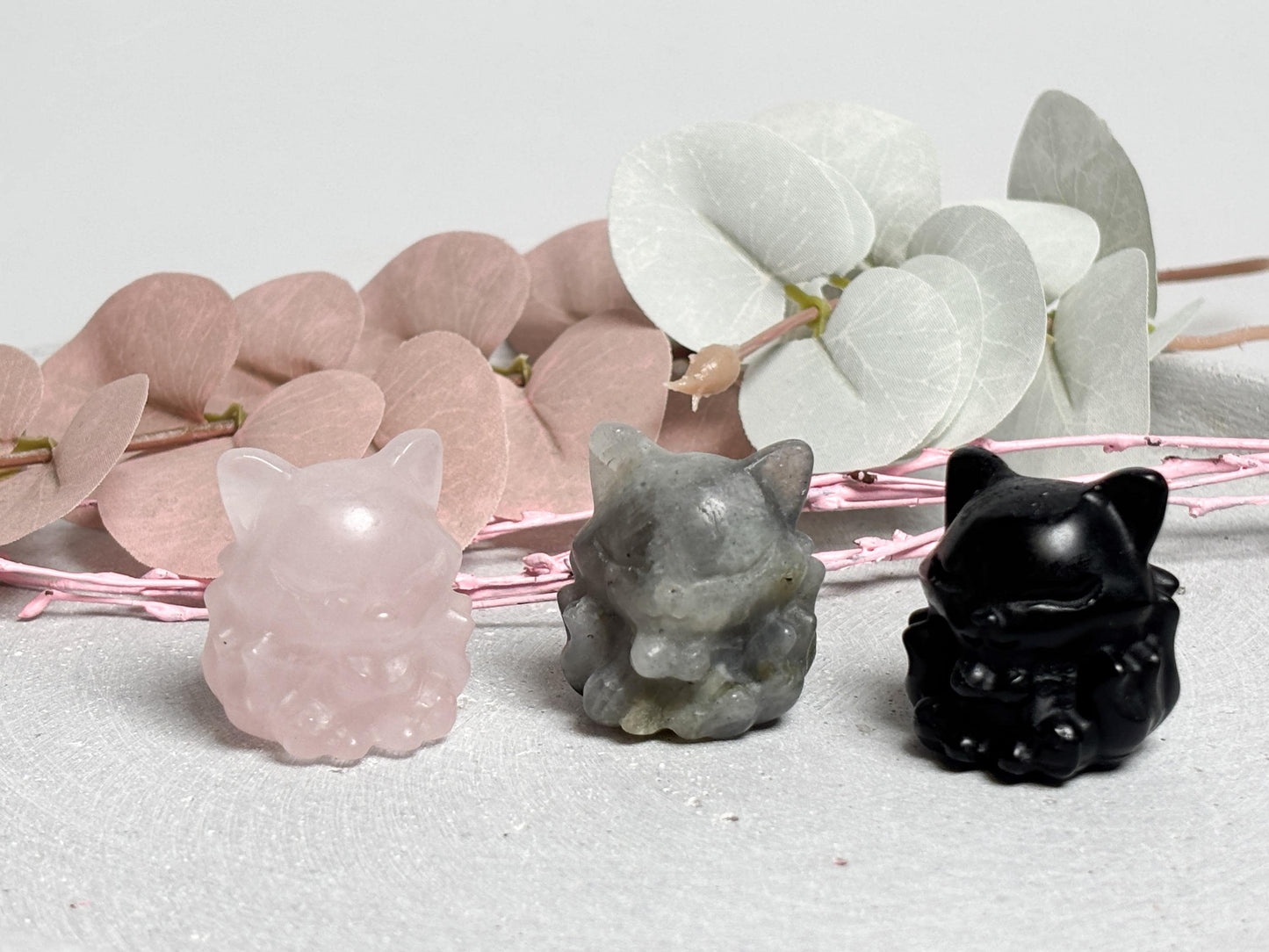 Nine Tail Fox Carving klein  Neunschwänziger Fuchs Kristallfigur in Rosenquarz, Labradorit und Obsidian