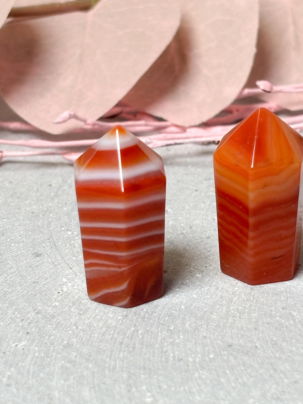 Mini Karneol Türmchen ca. 2,8 cm  Edelstein Kristall mit einzigartigem Banding,  Dekoration, Karneol Kristallturm für Energiearbeit