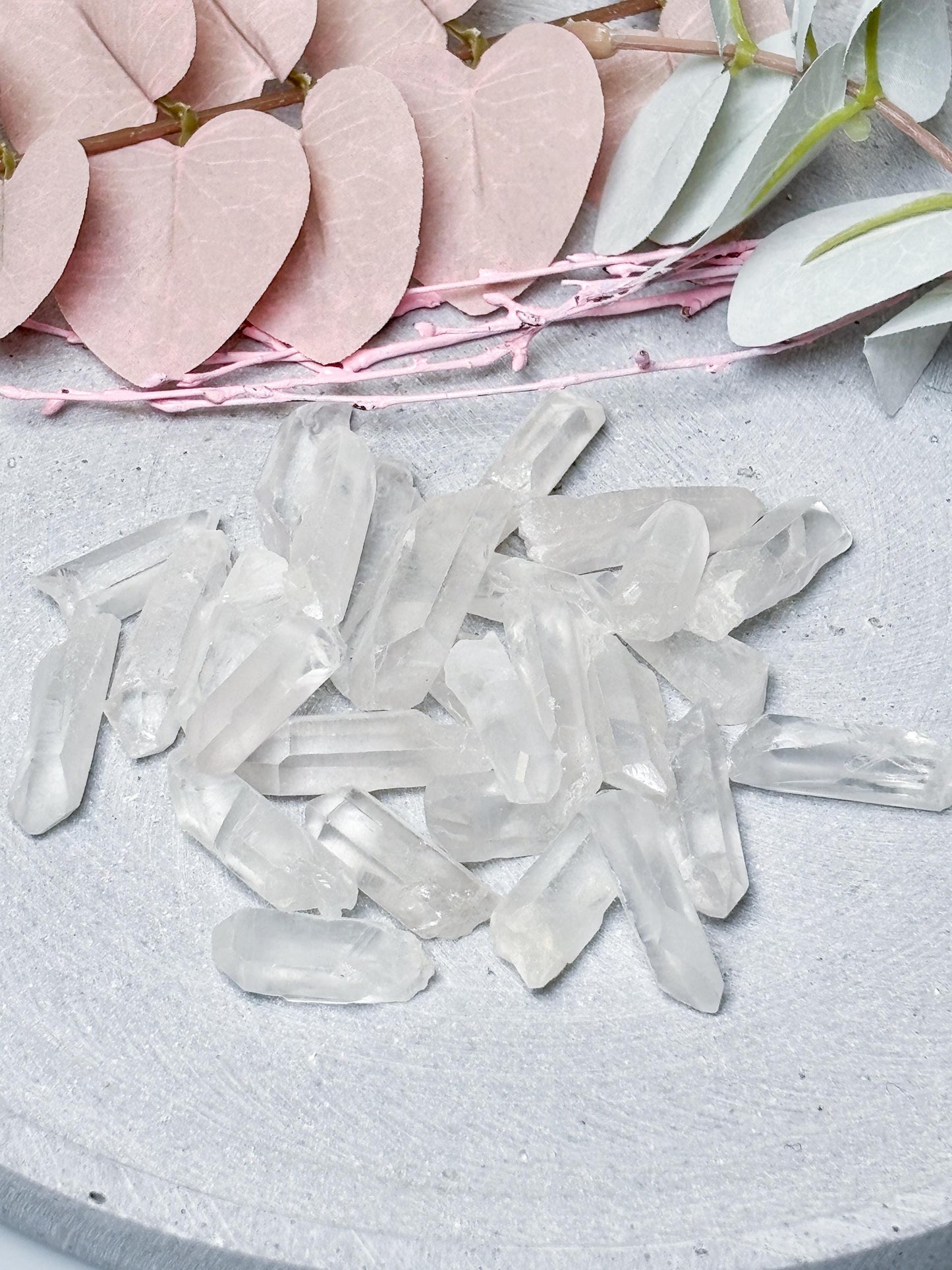 5er Set kleine natürliche Bergkristall Spitzen  Rohkristall Edelstein klarer Quarz Kristallspitze für Dekoration und Energiearbeit