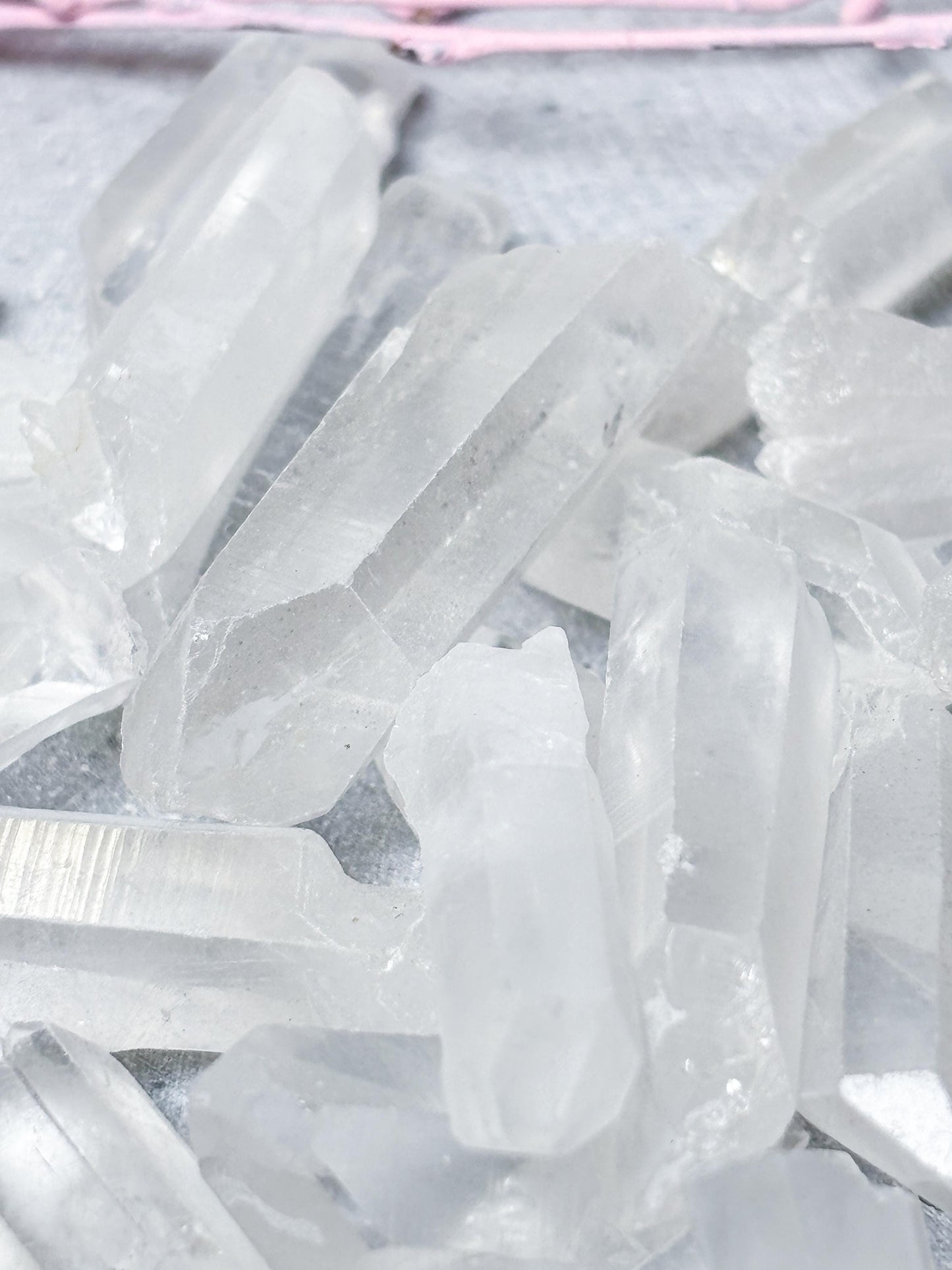 5er Set kleine natürliche Bergkristall Spitzen  Rohkristall Edelstein klarer Quarz Kristallspitze für Dekoration und Energiearbeit