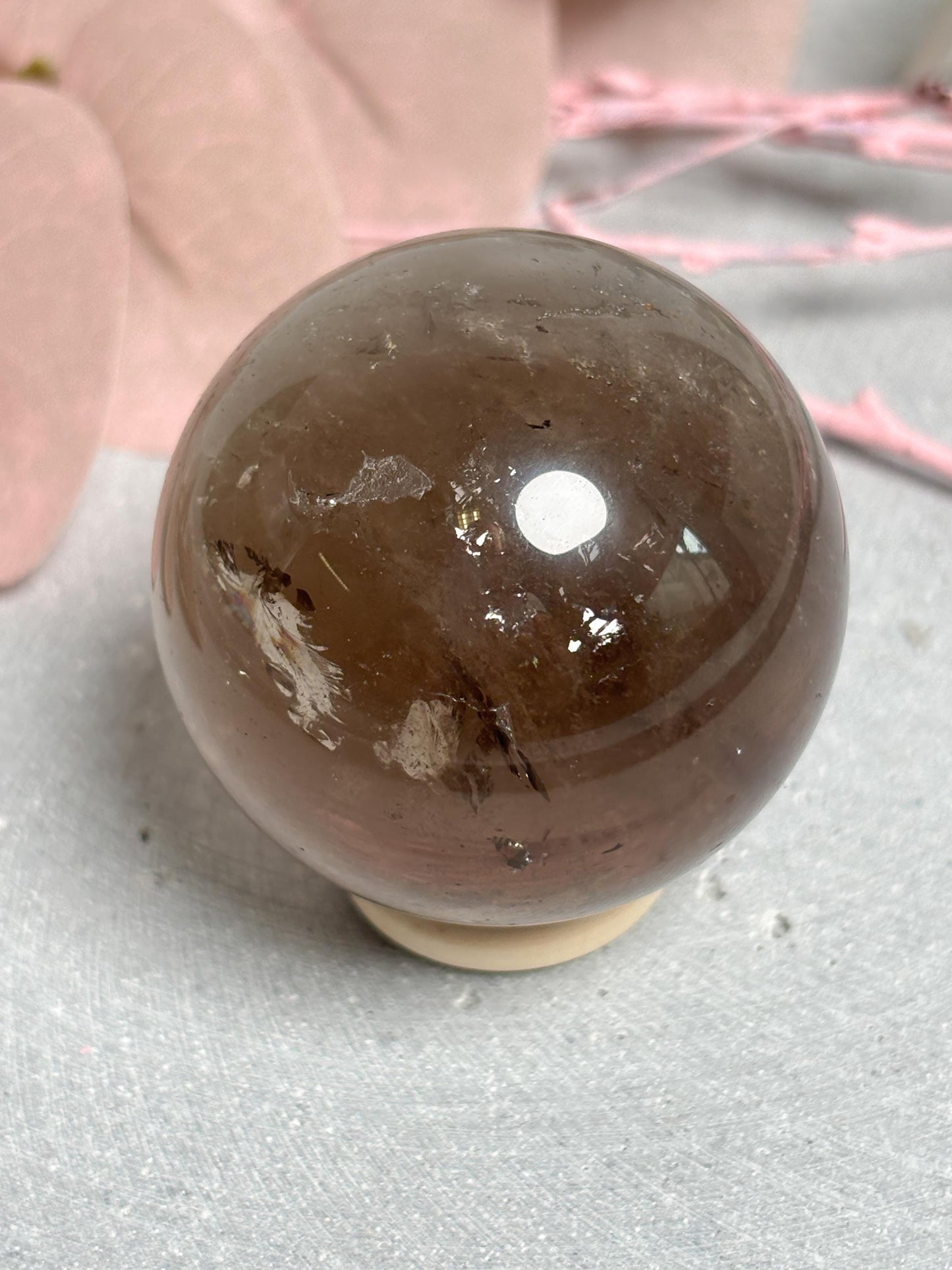 Edelstein Kugel Rauchquarz ca. 4,4 cm  braun grau Kristallkugel mit Regenbögen als Deko oder Heilstein