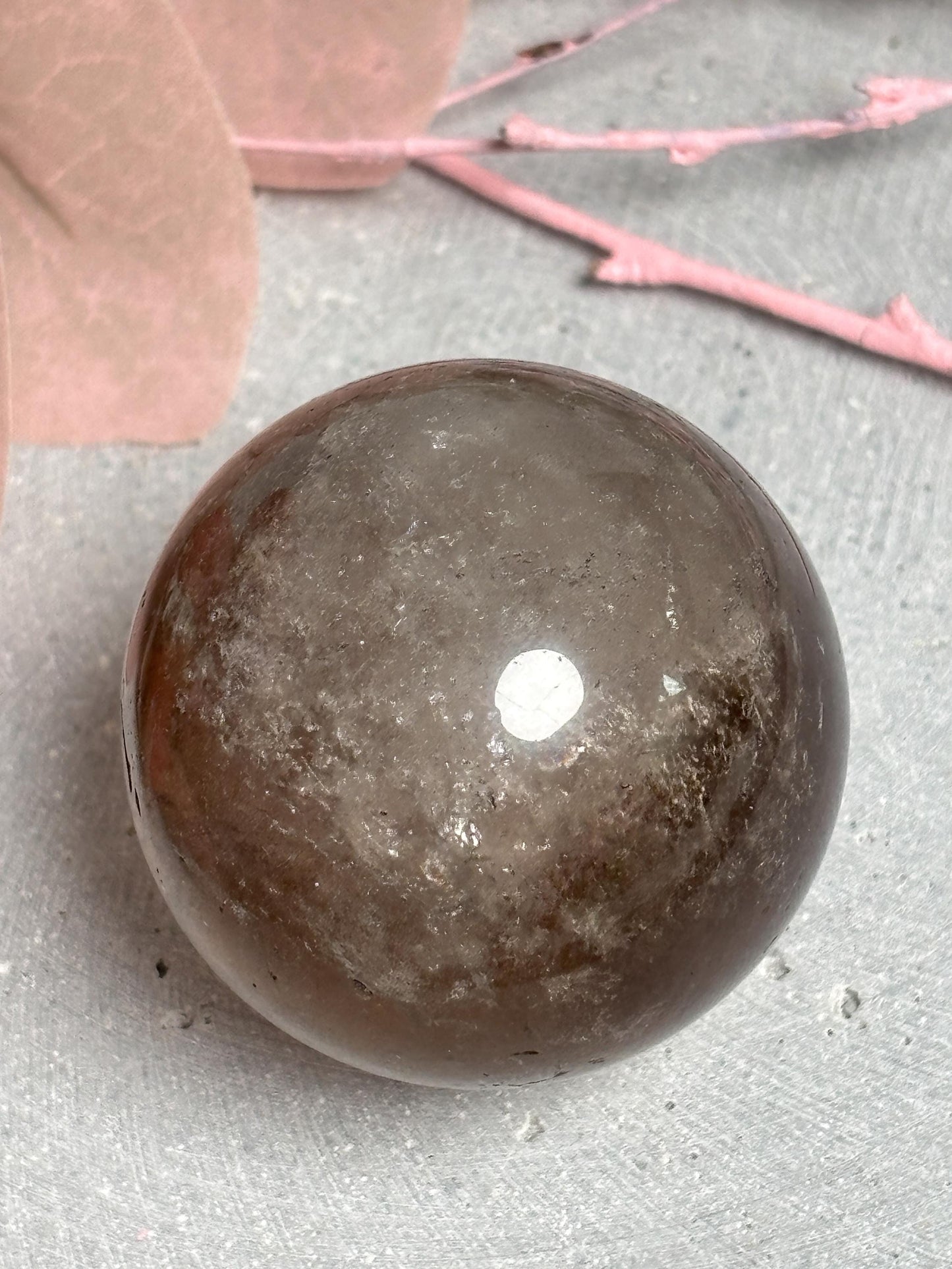 Edelstein Kugel Rauchquarz ca. 4,4 cm  braun grau Kristallkugel mit Regenbögen als Deko oder Heilstein