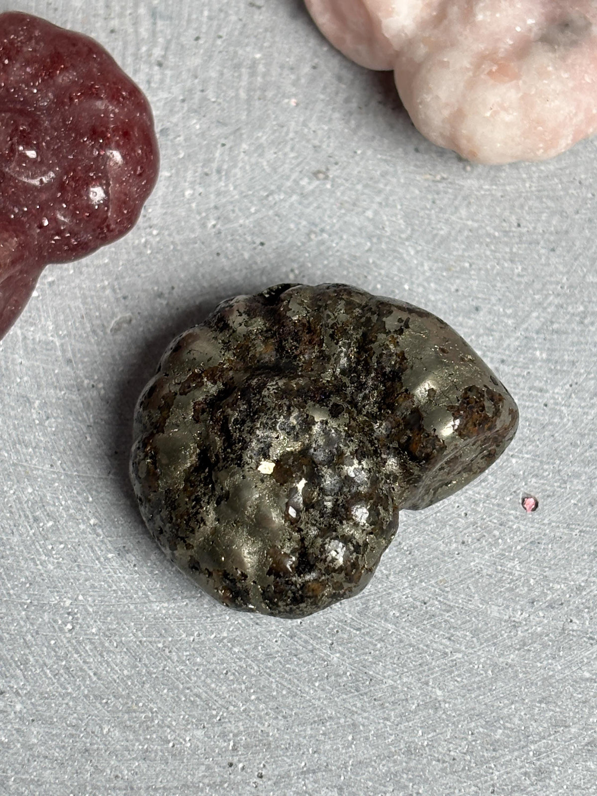 Kristalldeko Ammolitform aus Erdbeerquarz, Pyrit und Pink Amethyst ca. 3,2 cm  Edelstein Deko Naturstein Kristall