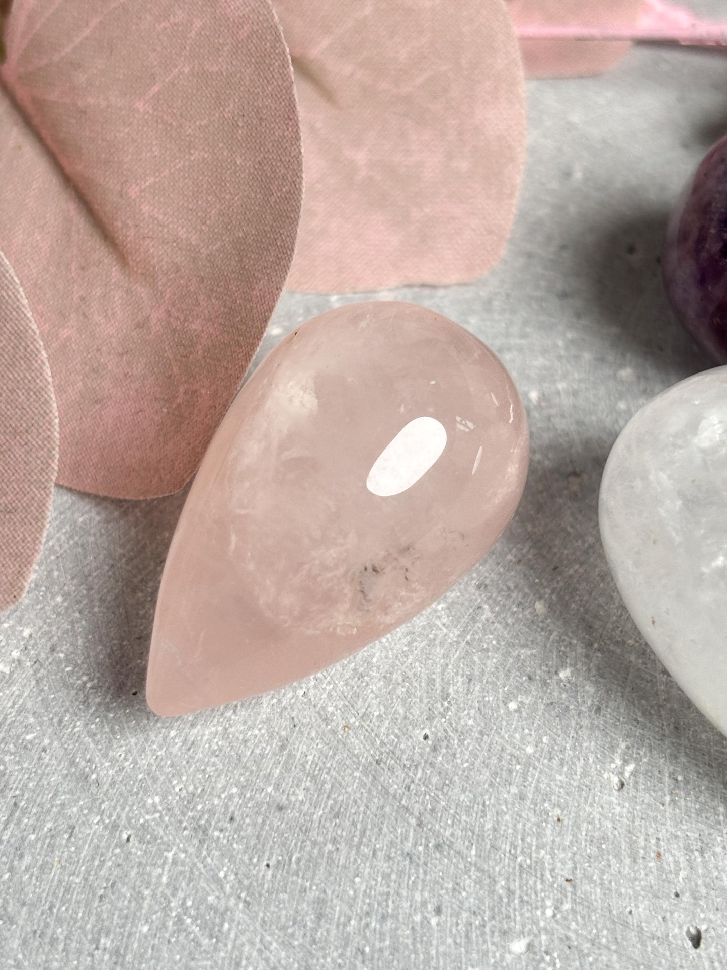 Kleine Kristallkegel aus Edelsteinen  Deko & Energiearbeit | Rosenquarz, Amethyst, Aventurin, Bergkristall, Lapislazuli