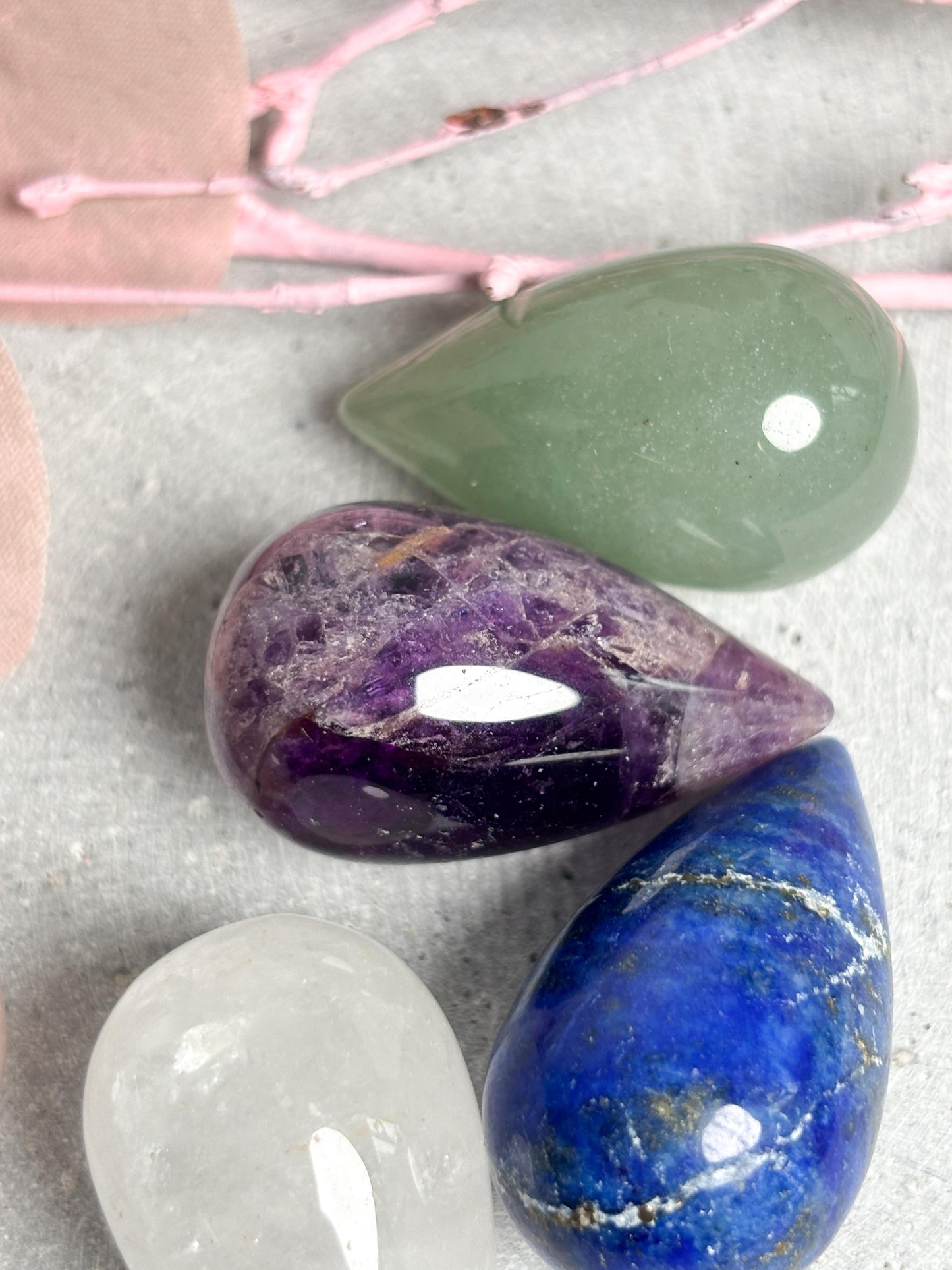 Kleine Kristallkegel aus Edelsteinen  Deko & Energiearbeit | Rosenquarz, Amethyst, Aventurin, Bergkristall, Lapislazuli