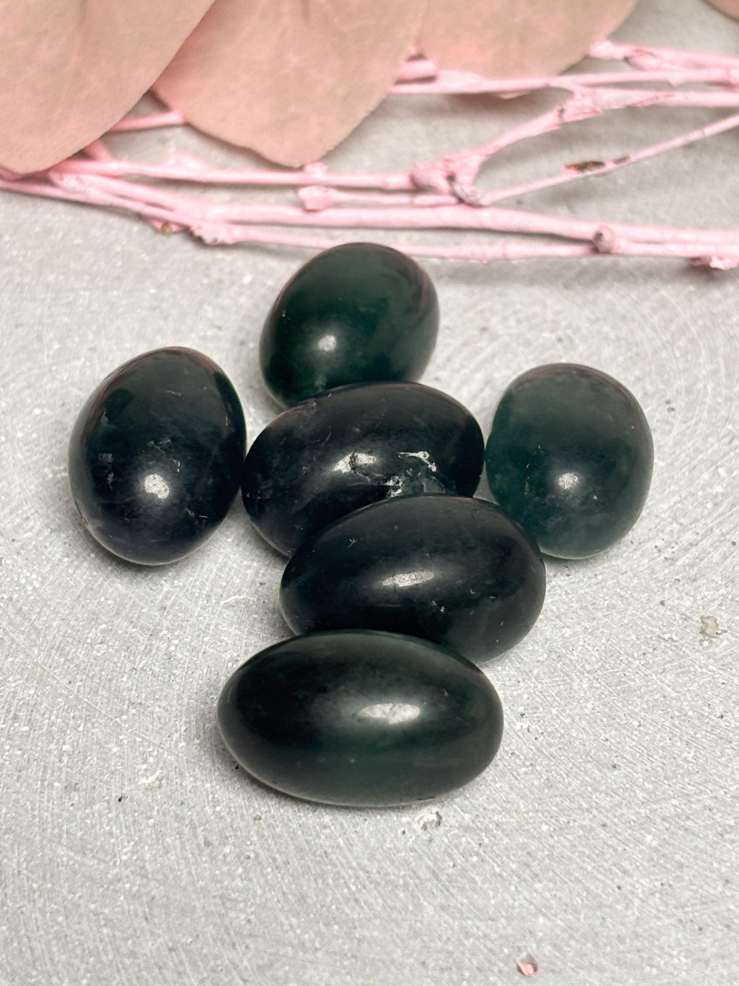 Fluorit Kristall dunkelgrün oval ca. 2 cm | Edelstein Trommelstein Sammlerstein Handstein Naturstein Dekoration