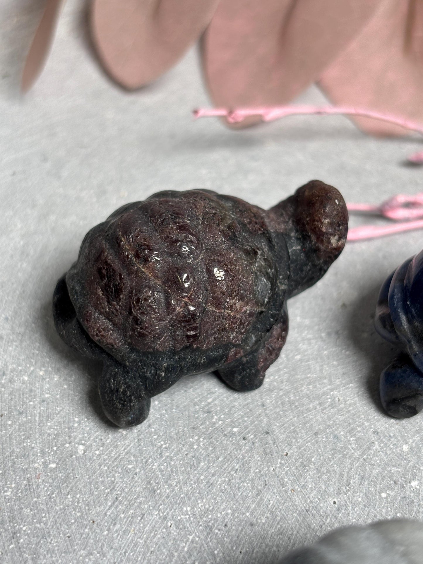 Schildkröte Figur aus Edelstein 4 cm  Kristall Carving aus Zebra Calcit, Sodalith, Bergkristall, Mahagonie Obsidian oder Jade