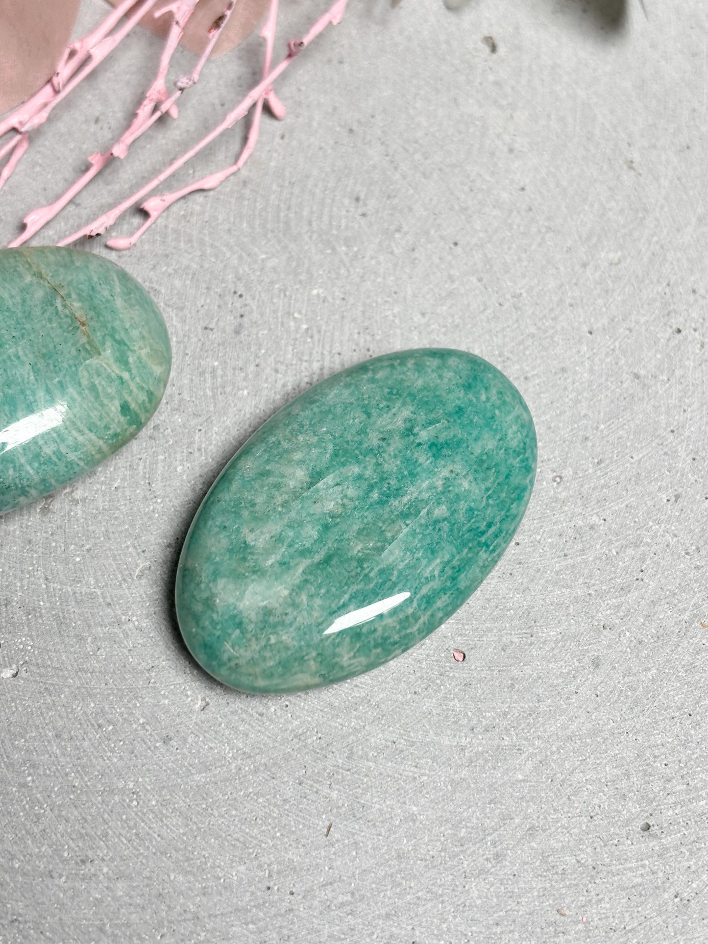 Amazonit Handstein  Edelstein Palmstone ca. 5,6x3,6 cm, polierter Kristall Heilstein für Entspannung & Ausgleich