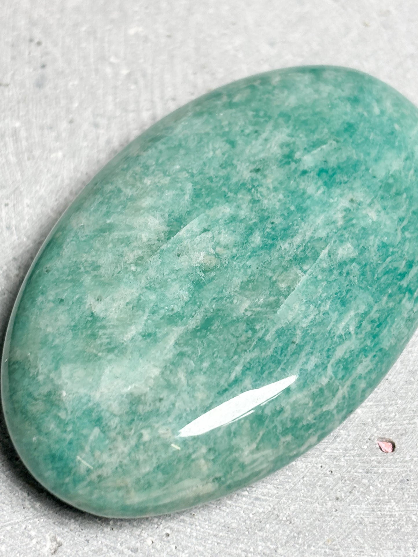 Amazonit Handstein  Edelstein Palmstone ca. 5,6x3,6 cm, polierter Kristall Heilstein für Entspannung & Ausgleich