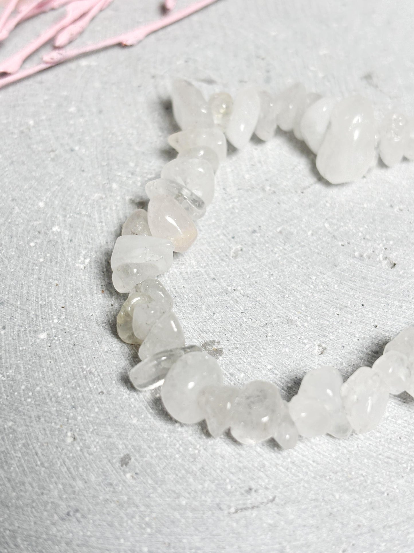 Bergkristall Splitterarmband  elastisches Edelstein Armband ca. 17,5 cm, milchig klar, Kristall Schmuck, Naturstein Armband 8 mm