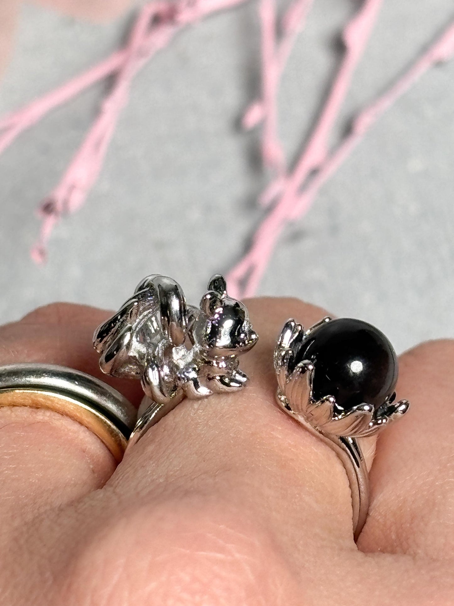 Edelstahl Ring Silber  größenverstellbarer Ring mit Silber Obsidian Kugel und Nine Tail Fox Figur, Kristall Schmuck, Edelstein Ring