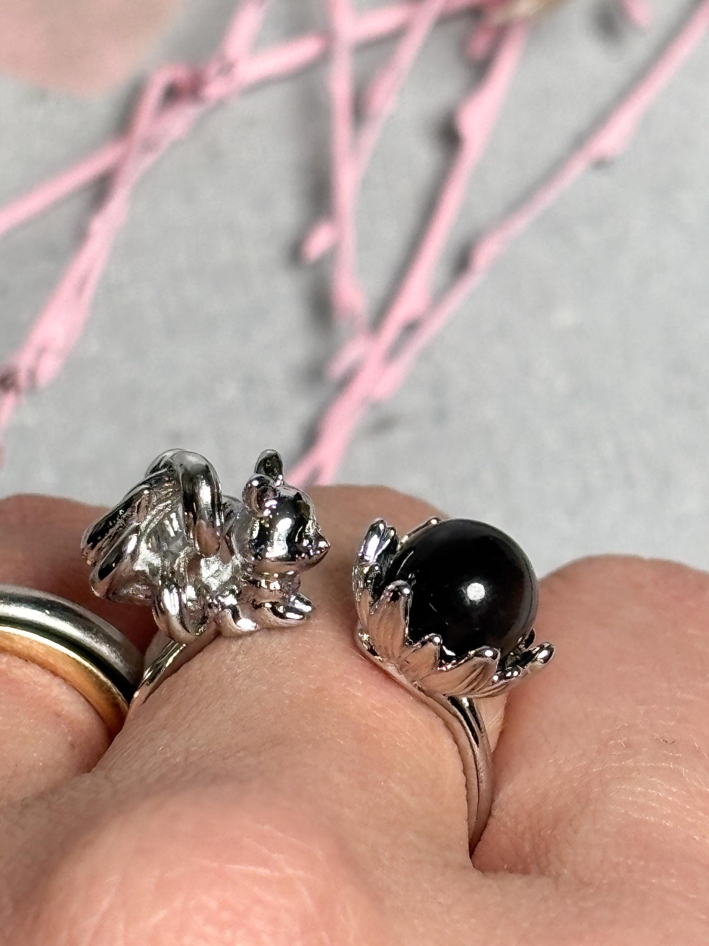 Edelstahl Ring Silber  größenverstellbarer Ring mit Silber Obsidian Kugel und Nine Tail Fox Figur, Kristall Schmuck, Edelstein Ring