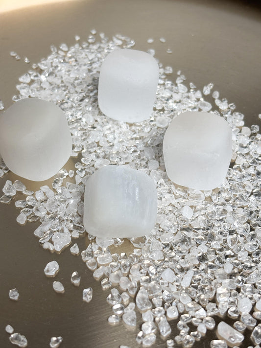 Selenit Würfel  kleine matte Kristallwürfel ca. 2,3 cm, Edelstein Deko, Reinigungskristall, Naturstein Würfel, Healing Crystal Cube