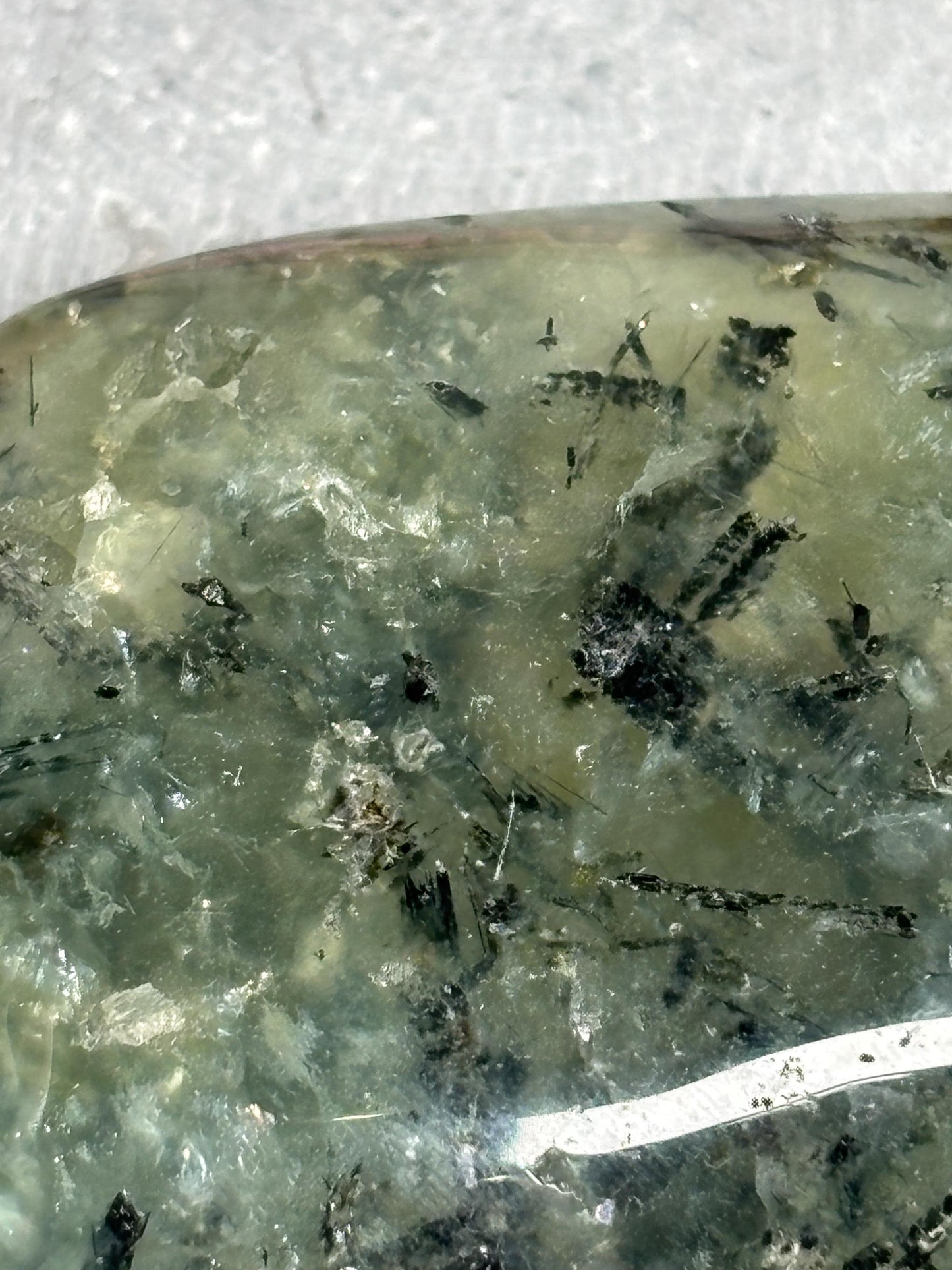 Prehnit Palmstone  6,2 cm Handschmeichler mit schöner Druse und Struktur, Edelstein Stein, Naturstein Deko, Healing Crystal Stone