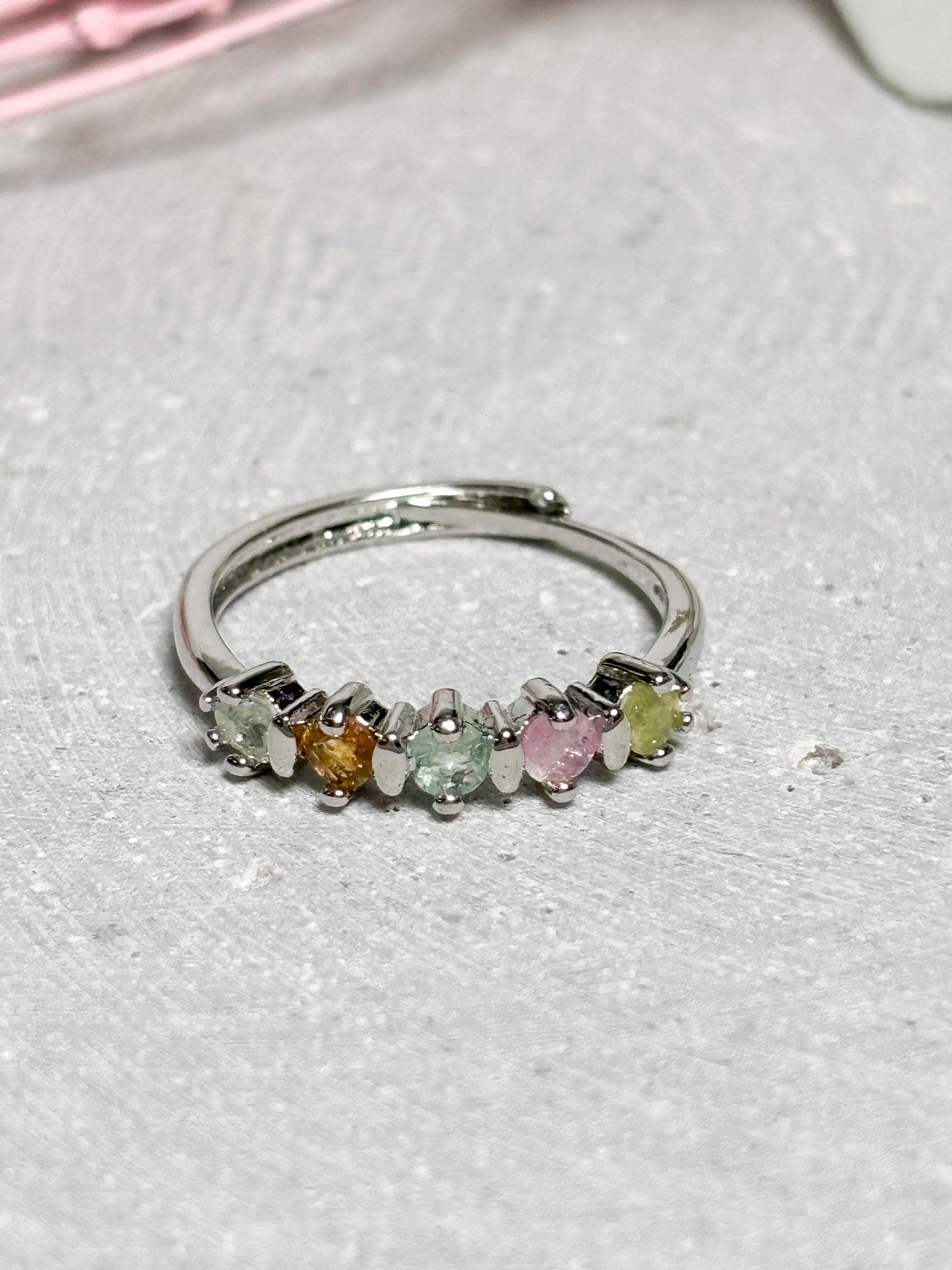 Edelstahl Ring Silber  größenverstellbarer Ring mit bunten Turmalin Steinen, Kristall Schmuck, Edelstein Ring, Rainbow Tourmaline Jewelry