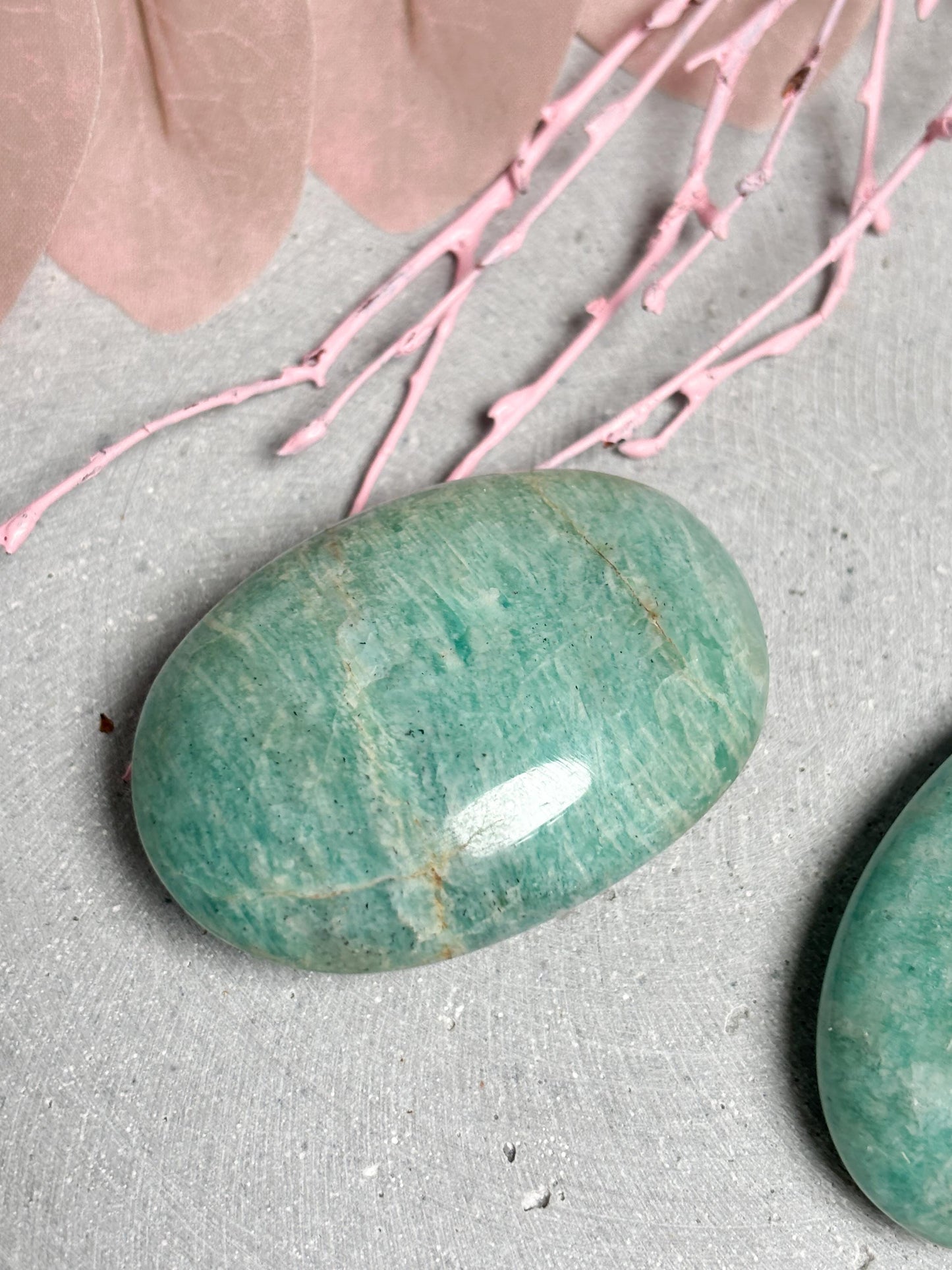 Amazonit Handstein  Edelstein Palmstone ca. 5,6x3,6 cm, polierter Kristall Heilstein für Entspannung & Ausgleich