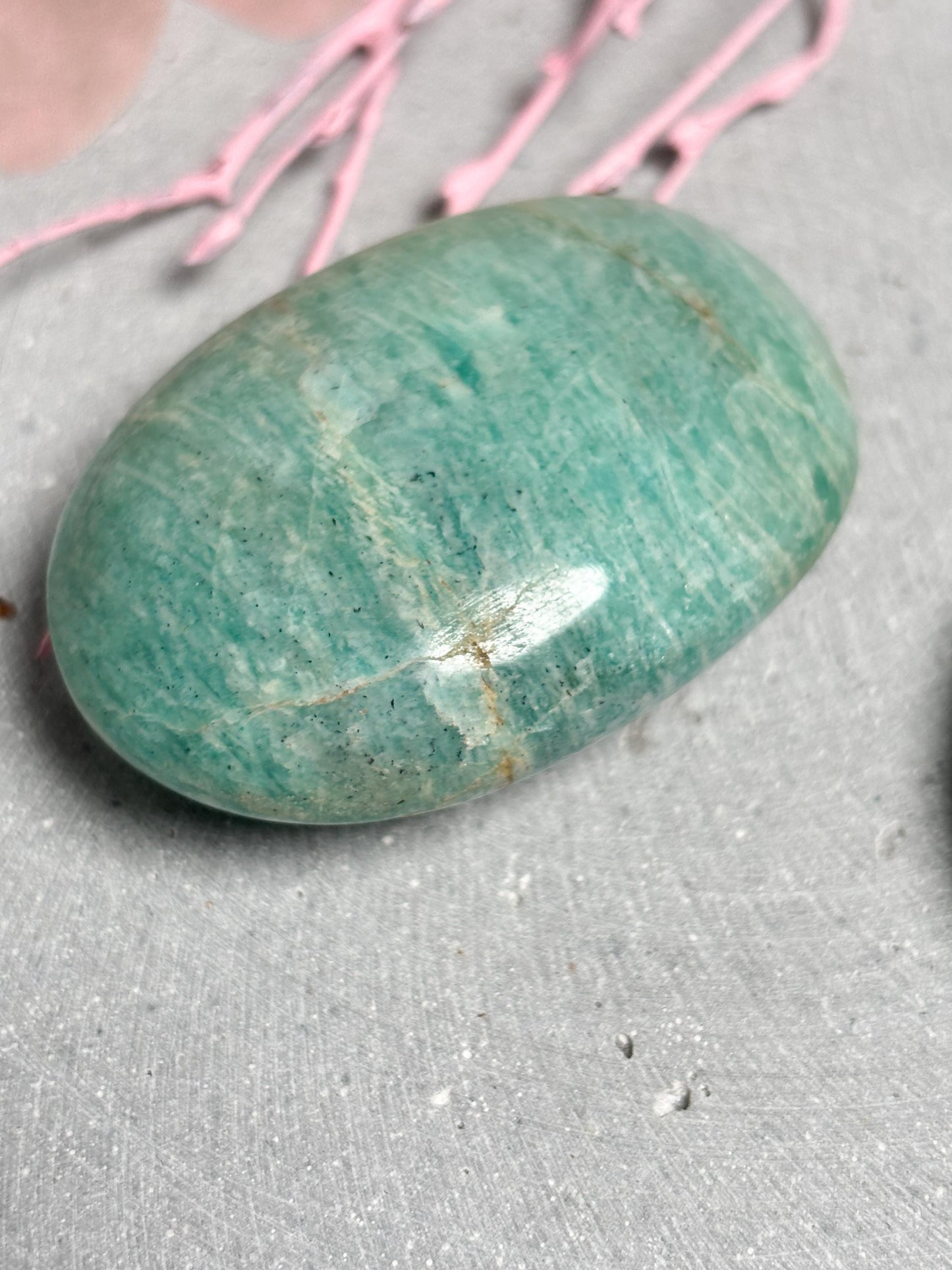 Amazonit Handstein  Edelstein Palmstone ca. 5,6x3,6 cm, polierter Kristall Heilstein für Entspannung & Ausgleich