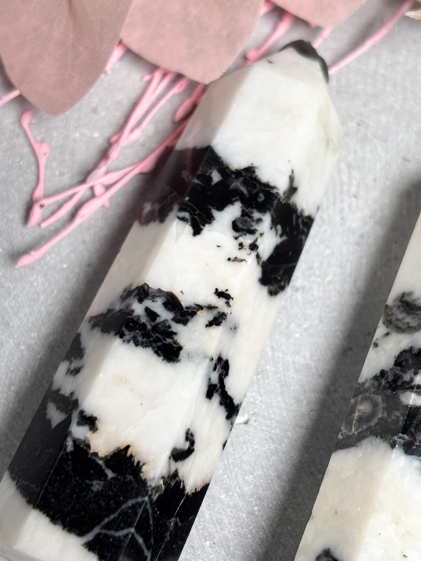 Zebra Jaspis Turm  schwarz-weißer Kristall ca. 8,49,9 cm, Edelstein Spitze, Naturstein Deko, Healing Crystal Tower, Zebra Jasper Point