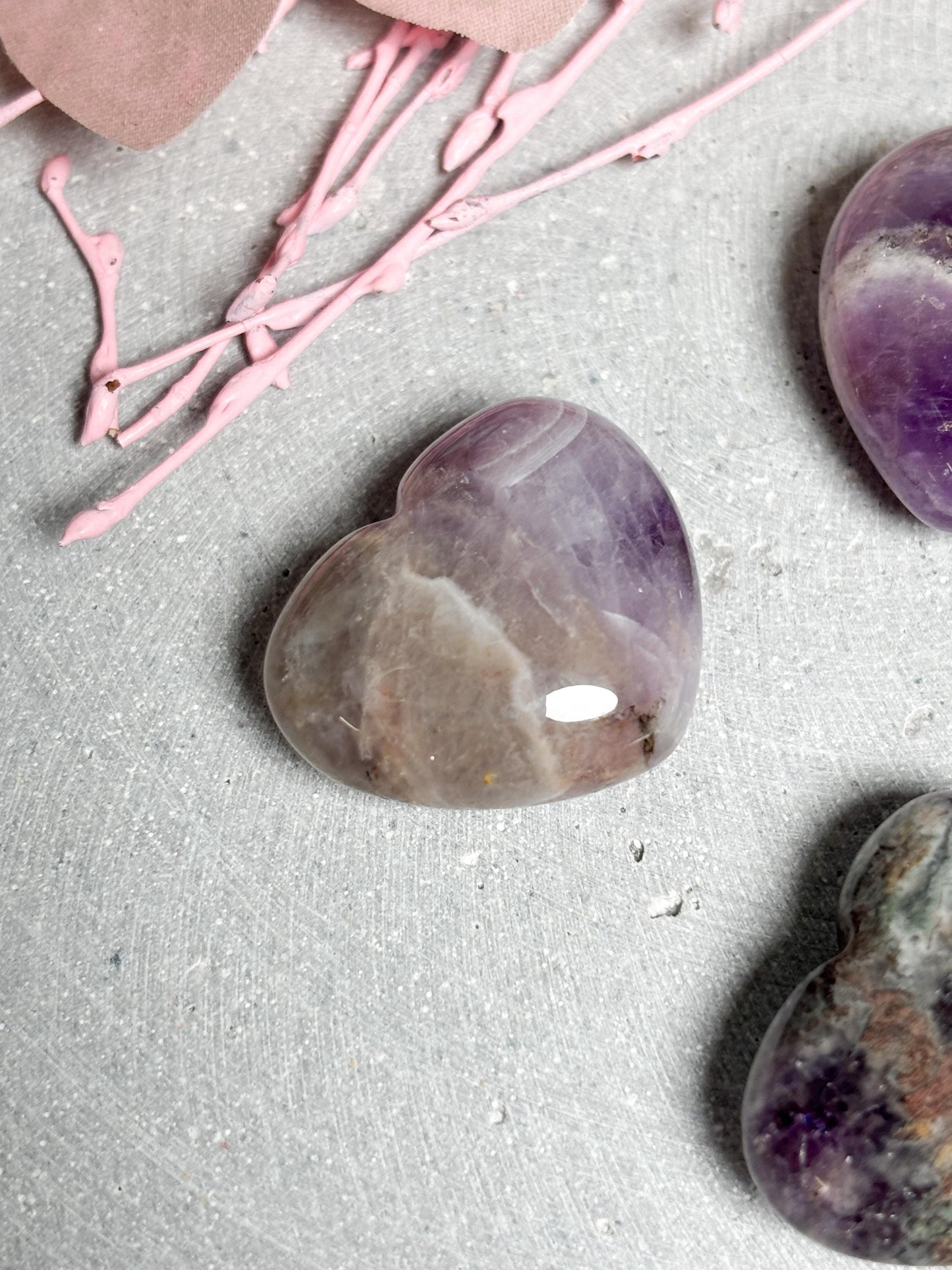 Amethyst Herz  kleines Edelstein Herz ca. 2,9 cm, unterschiedliche Maserung, Kristall Herzstein, Naturstein Deko, Healing Crystal Heart