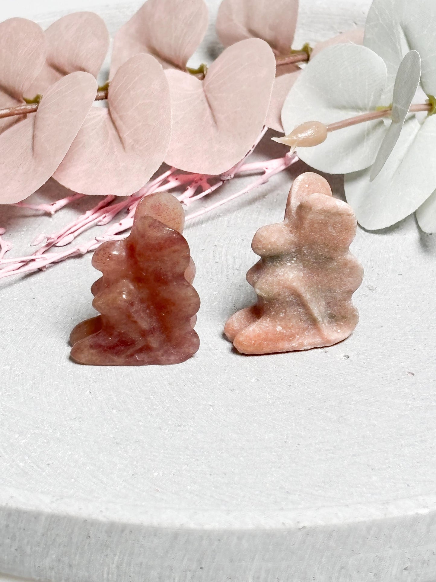 Feen Figur  kleine Kristall Fee aus Erdbeerquarz und Pink Amethyst, Edelstein Carving, Kristallfigur,  Healing Crystal Fairy