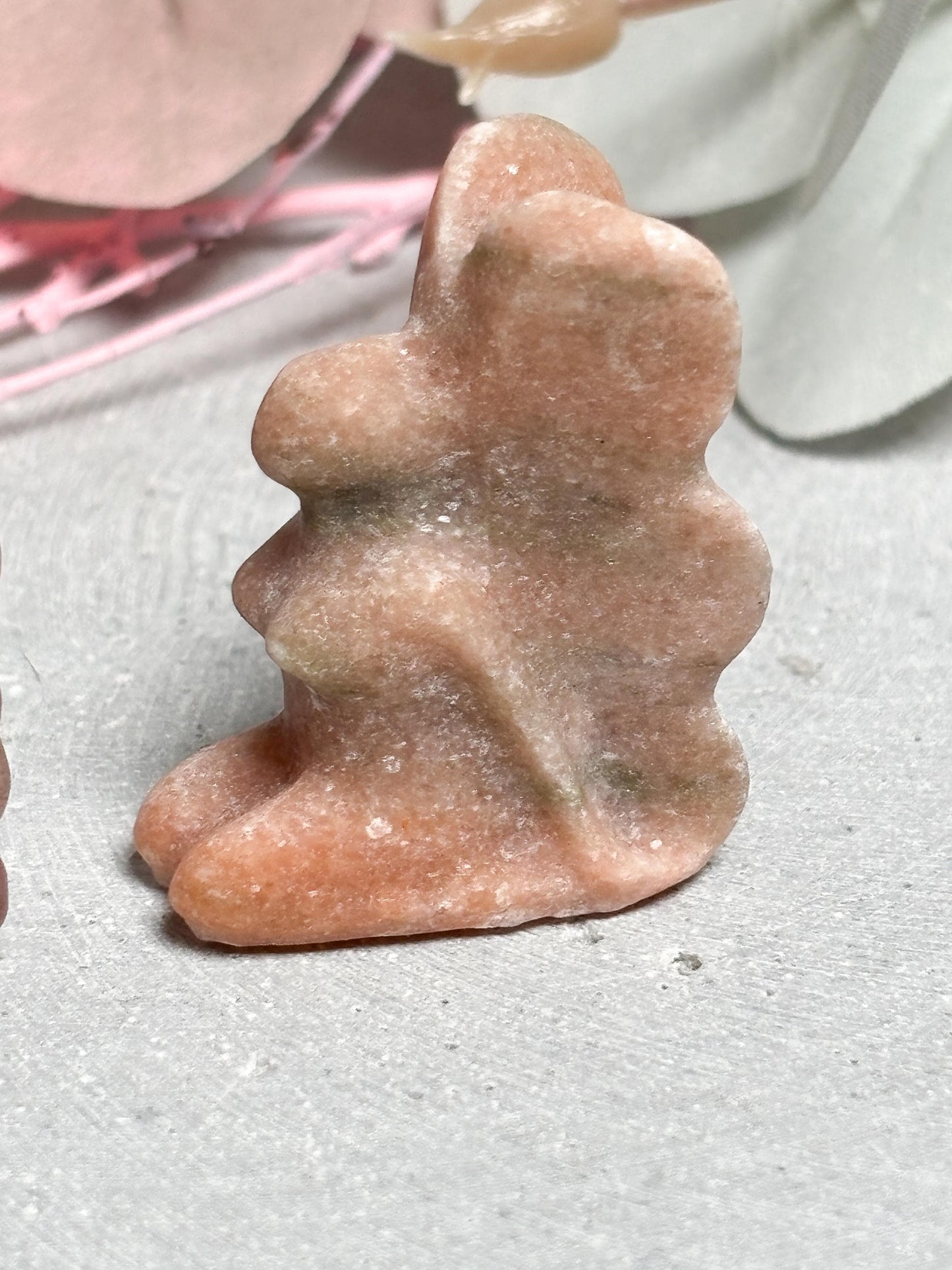 Feen Figur  kleine Kristall Fee aus Erdbeerquarz und Pink Amethyst, Edelstein Carving, Kristallfigur,  Healing Crystal Fairy