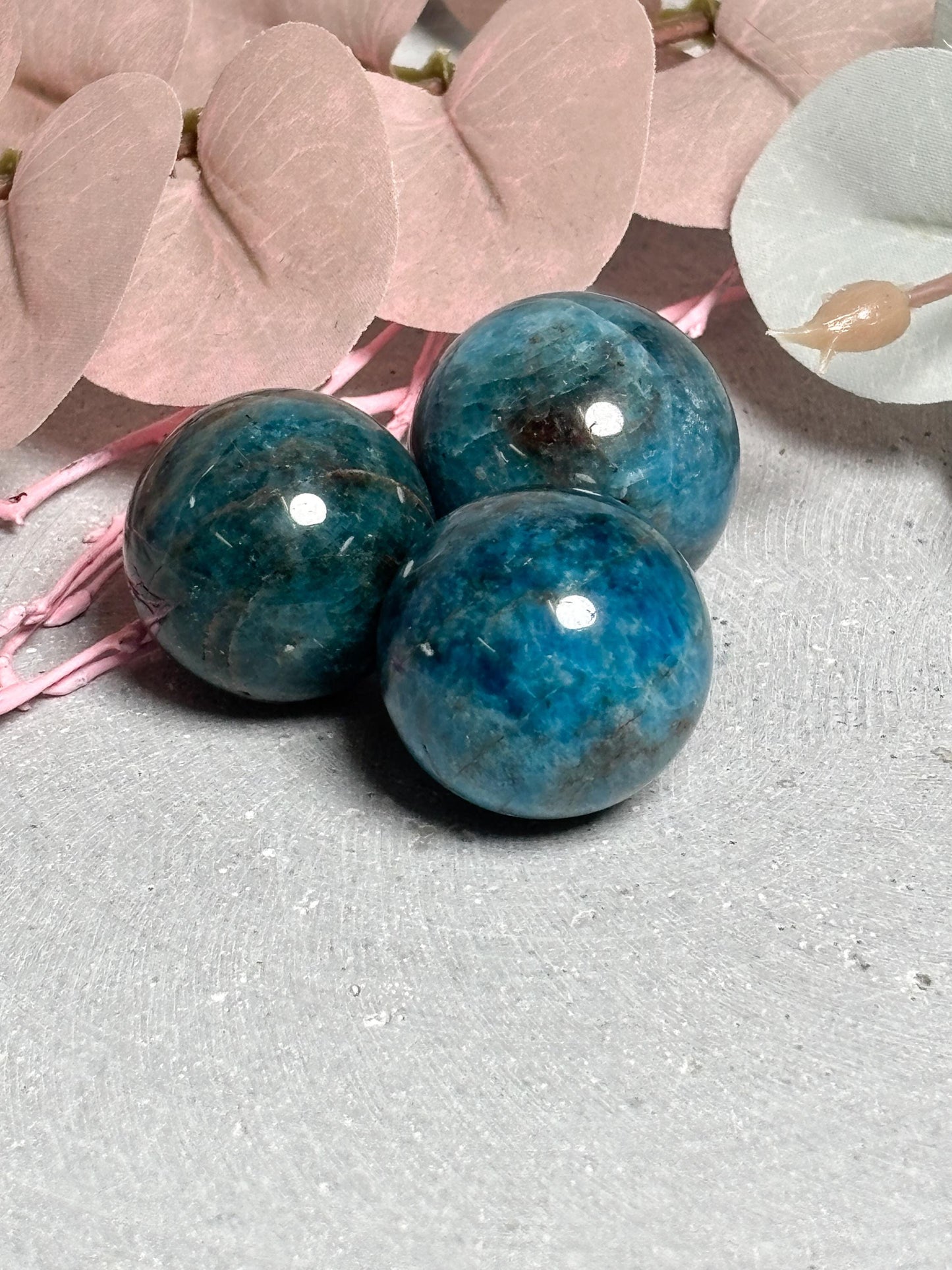 Apatit Kugel  ca. 2,62,8 cm Kristallkugel in unterschiedlichen Blautönen, Edelstein Kugel, Healing Crystal Sphere, Apatite Ball