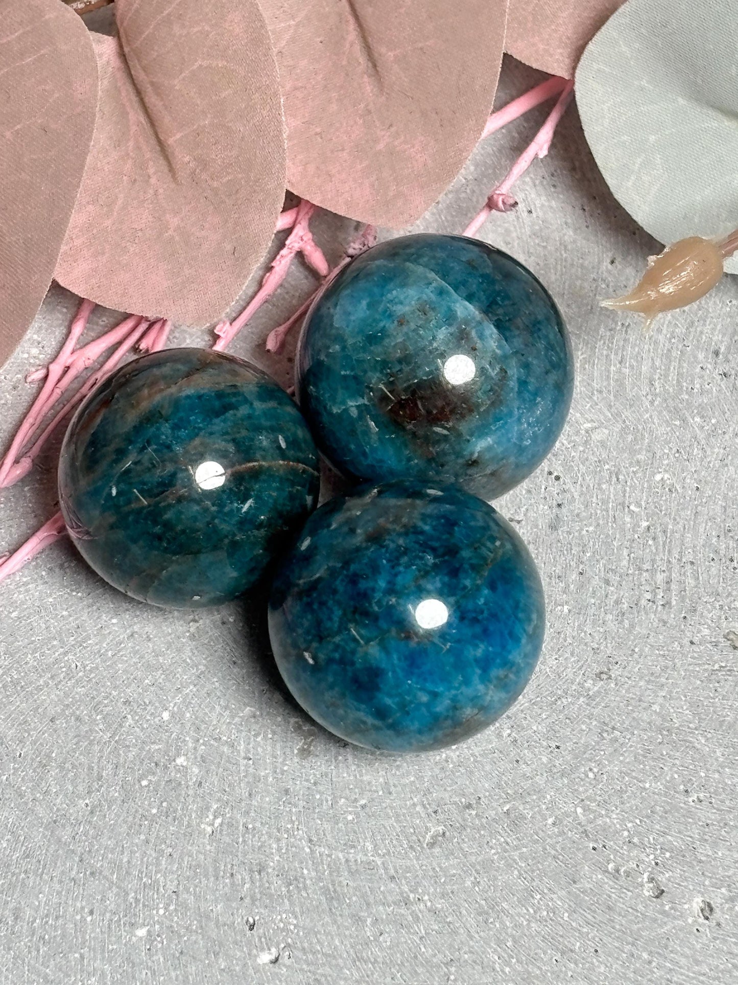 Apatit Kugel  ca. 2,62,8 cm Kristallkugel in unterschiedlichen Blautönen, Edelstein Kugel, Healing Crystal Sphere, Apatite Ball