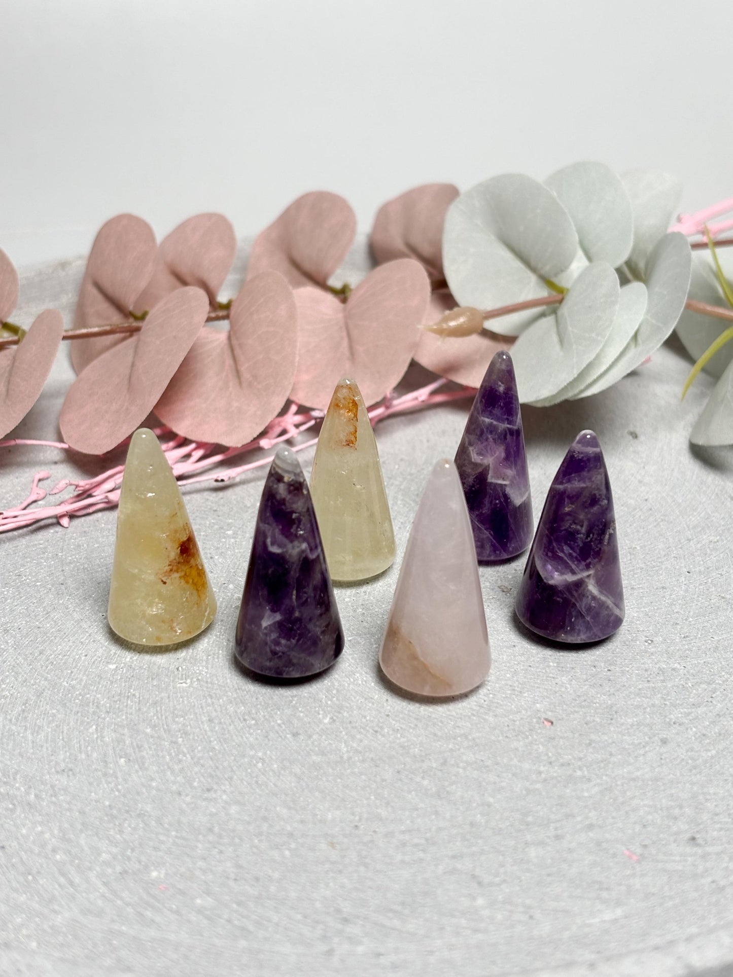 Kleine Kristallkegel aus Amethyst, Citrin & Rosenquarz  ca. 3,8 x 1,7 cm, Edelstein Kegel, Healing Crystal Cone, Meditation Kristalle