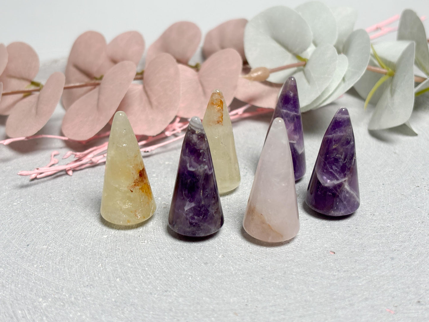 Kleine Kristallkegel aus Amethyst, Citrin & Rosenquarz  ca. 3,8 x 1,7 cm, Edelstein Kegel, Healing Crystal Cone, Meditation Kristalle