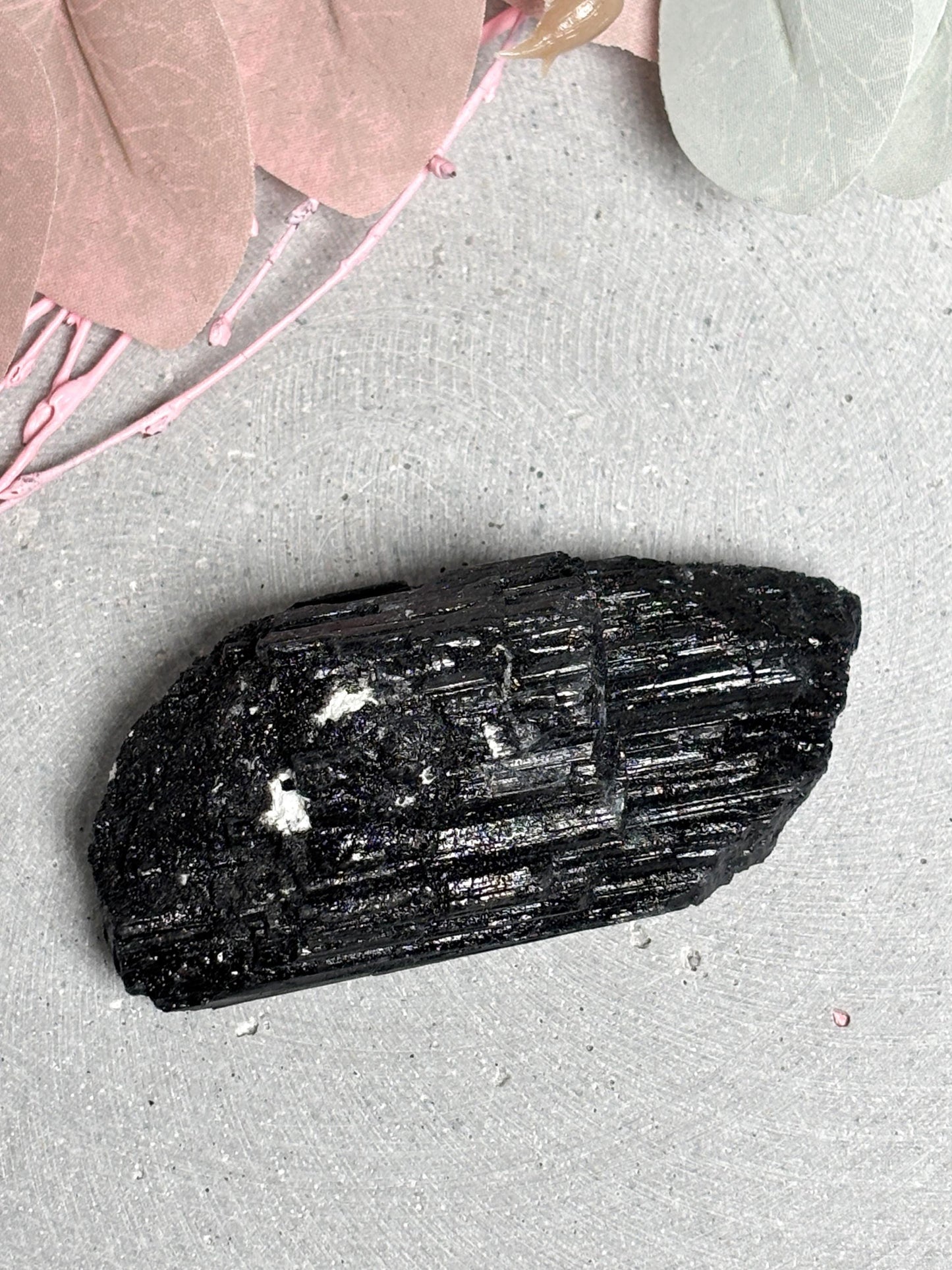 Turmalin Rohstein ca. 7,6x3,6x2,9 cm 109 g  schwarzer Turmalin Kristall, Schörl, Schutzstein, Naturstein Deko, Edelstein Sammlerstück