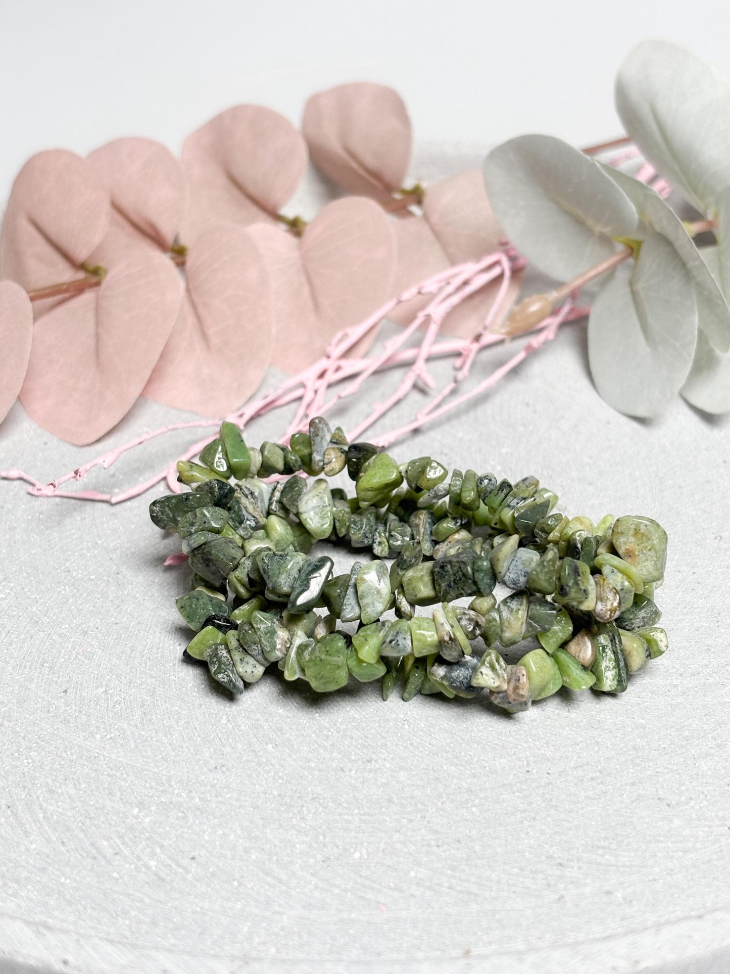 Serpentin Splitterarmband  elastisches Edelstein Armband ca. 17,5 cm, grüner Naturstein Schmuck, Kristall Armband 8 mm