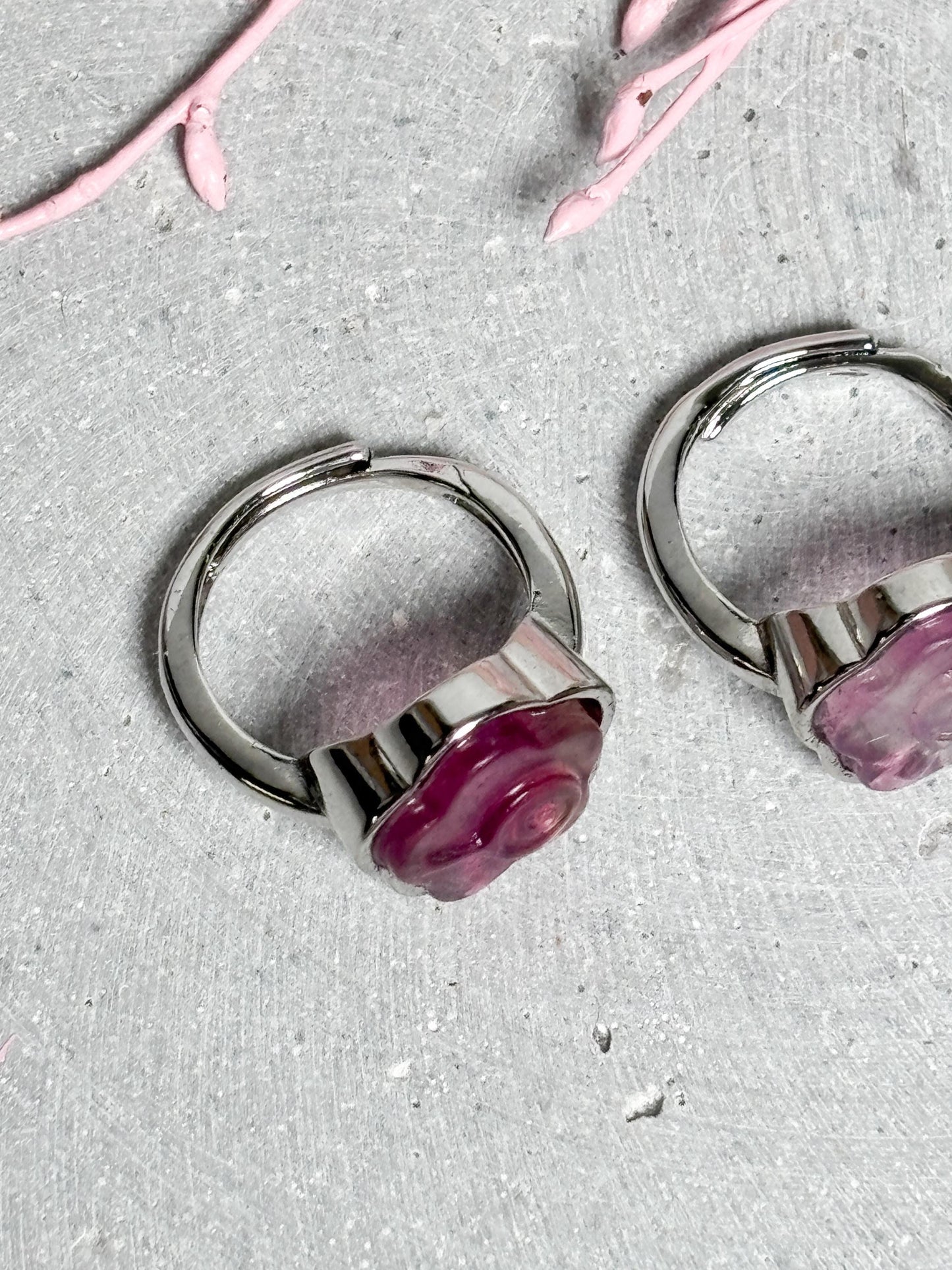 Edelstahl Ring Silber  größenverstellbarer Ring mit rosa-lila Fluorit Blume, Kristall Schmuck, Edelstein Ring, Flower Ring