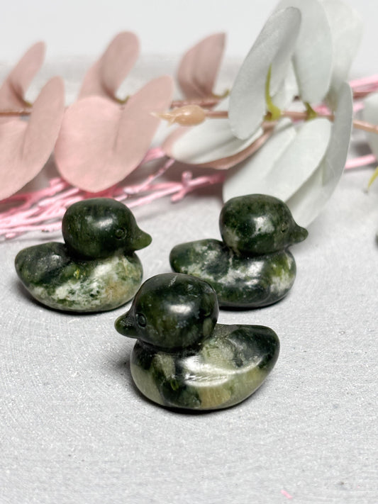 Grüne Jade Ente  kleine Kristallfigur ca. 2,8 cm, Jade Entchen, Edelstein Figur, Naturstein Deko, Healing Crystal Duck, Glücksstein Jade