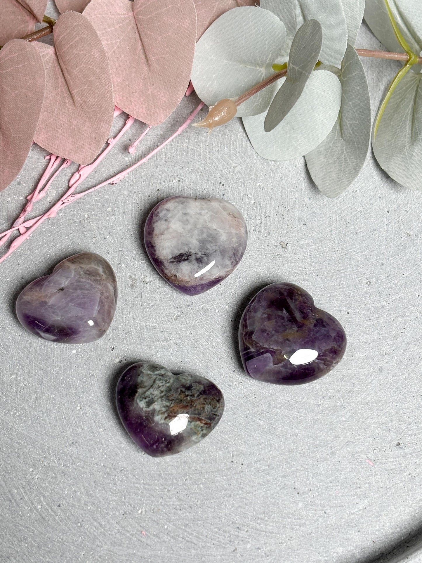 Amethyst Herz  kleines Edelstein Herz ca. 2,9 cm, unterschiedliche Maserung, Kristall Herzstein, Naturstein Deko, Healing Crystal Heart