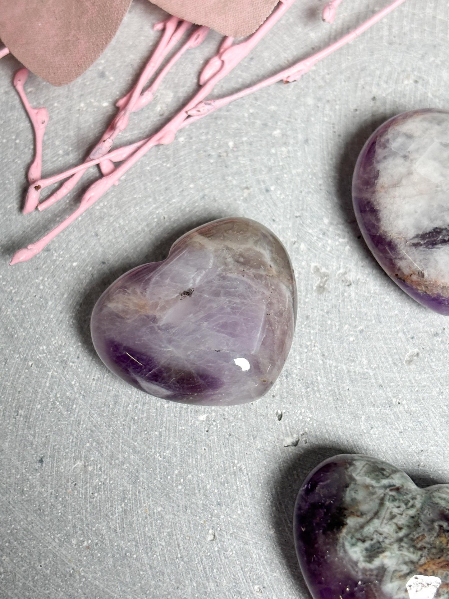 Amethyst Herz  kleines Edelstein Herz ca. 2,9 cm, unterschiedliche Maserung, Kristall Herzstein, Naturstein Deko, Healing Crystal Heart