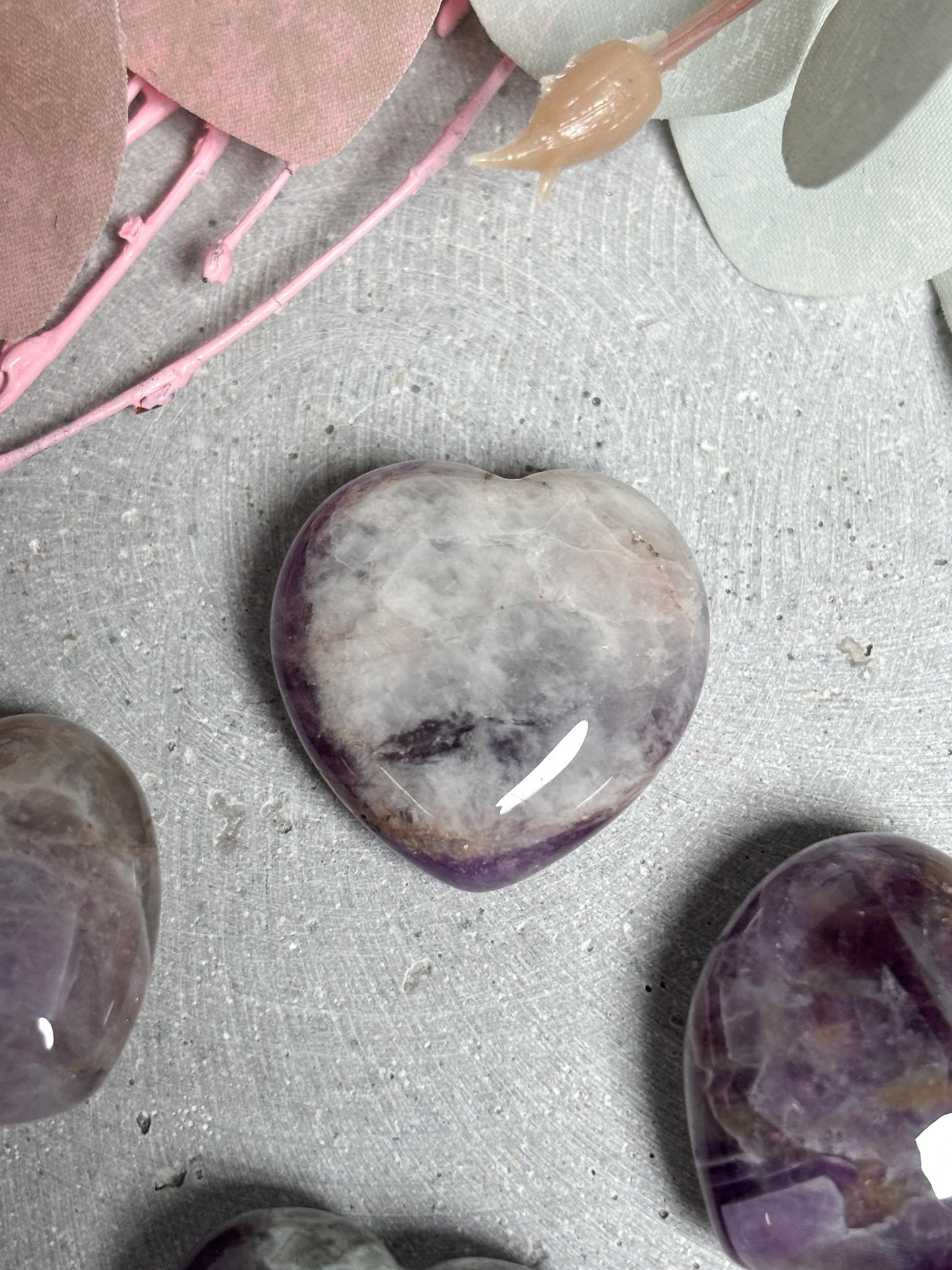 Amethyst Herz  kleines Edelstein Herz ca. 2,9 cm, unterschiedliche Maserung, Kristall Herzstein, Naturstein Deko, Healing Crystal Heart