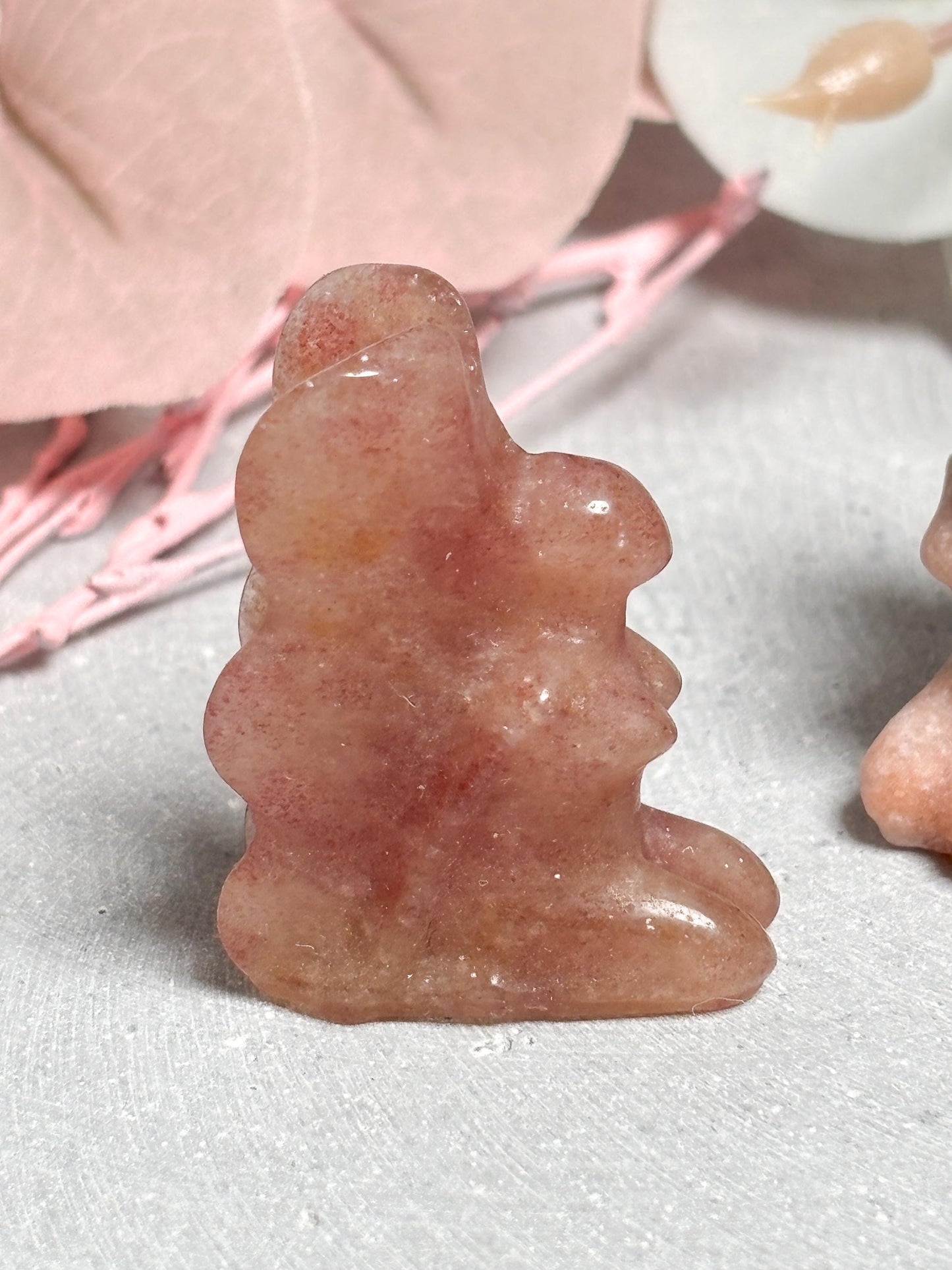 Feen Figur  kleine Kristall Fee aus Erdbeerquarz und Pink Amethyst, Edelstein Carving, Kristallfigur,  Healing Crystal Fairy