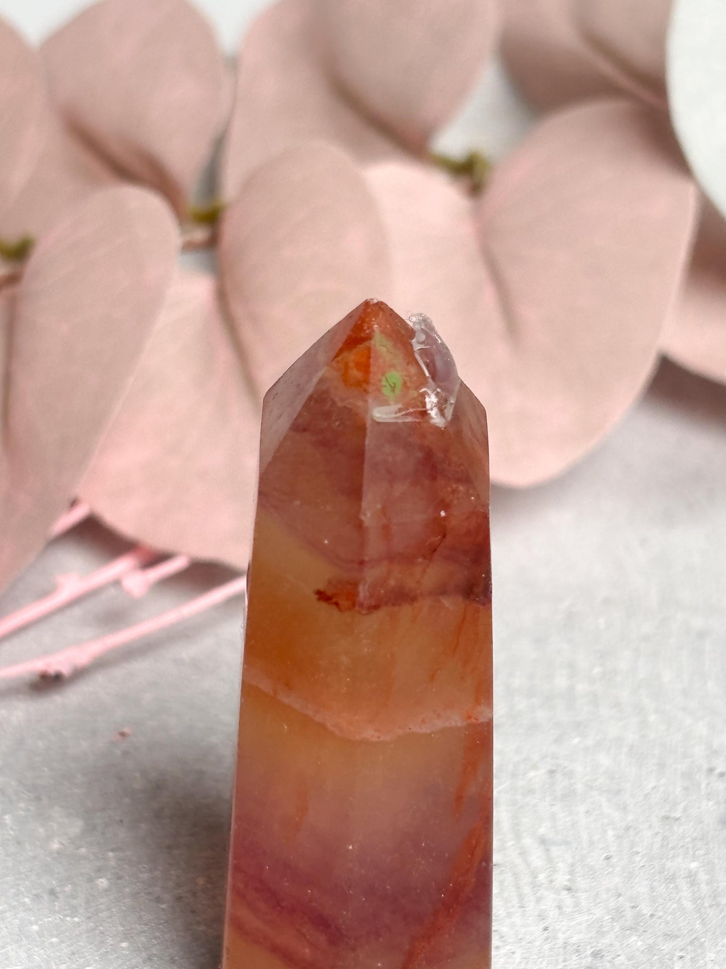 Rötlicher Fluorit Turm ca. 5,5 cm  kleiner Fluorit Kristallturm mit Streifen, Edelstein Tower, Naturstein Deko, Crystal Point