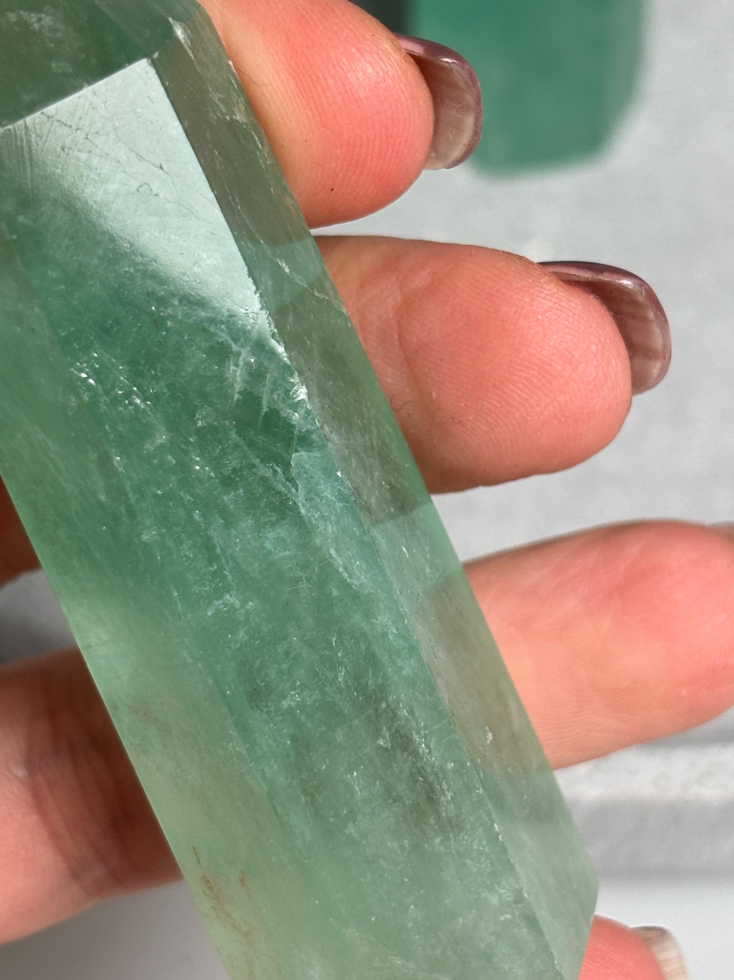 Grüner Fluorit Turm  zwei Größen erhältlich, Fluorit Kristallturm, Edelstein Tower, Naturstein Deko, Green Fluorite Crystal Point