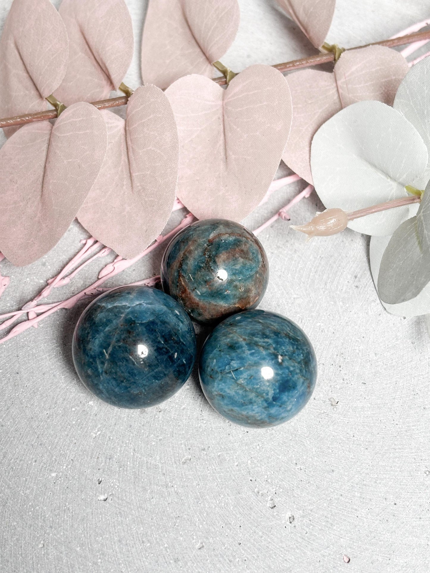 Apatit Kugel  ca. 2,62,8 cm Kristallkugel in unterschiedlichen Blautönen, Edelstein Kugel, Healing Crystal Sphere, Apatite Ball