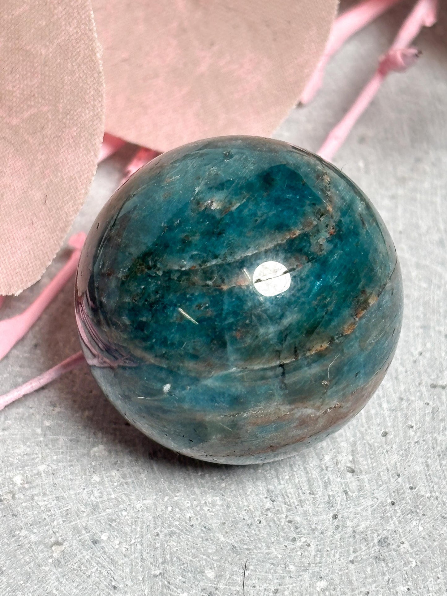 Apatit Kugel  ca. 2,62,8 cm Kristallkugel in unterschiedlichen Blautönen, Edelstein Kugel, Healing Crystal Sphere, Apatite Ball