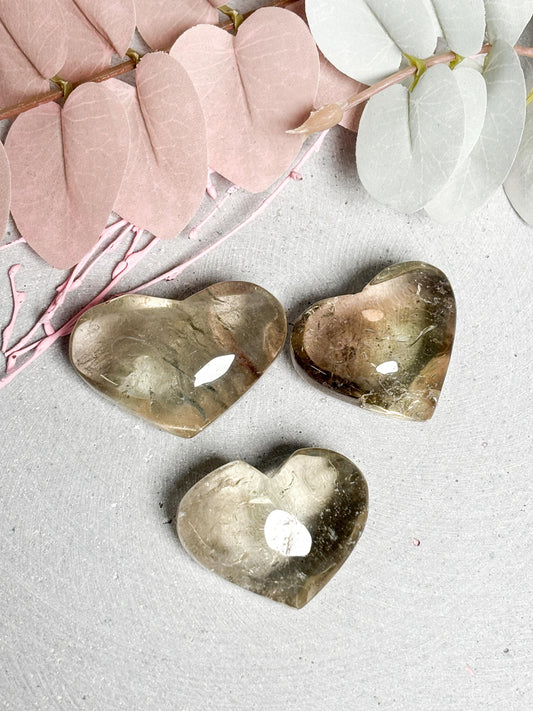 Citrin Rauchquarz Herz  ca. 4,35 cm, teils mit Gartenquarz Einschlüssen, transparentes Edelstein Herz, Kristallherz, Healing Crystal Heart