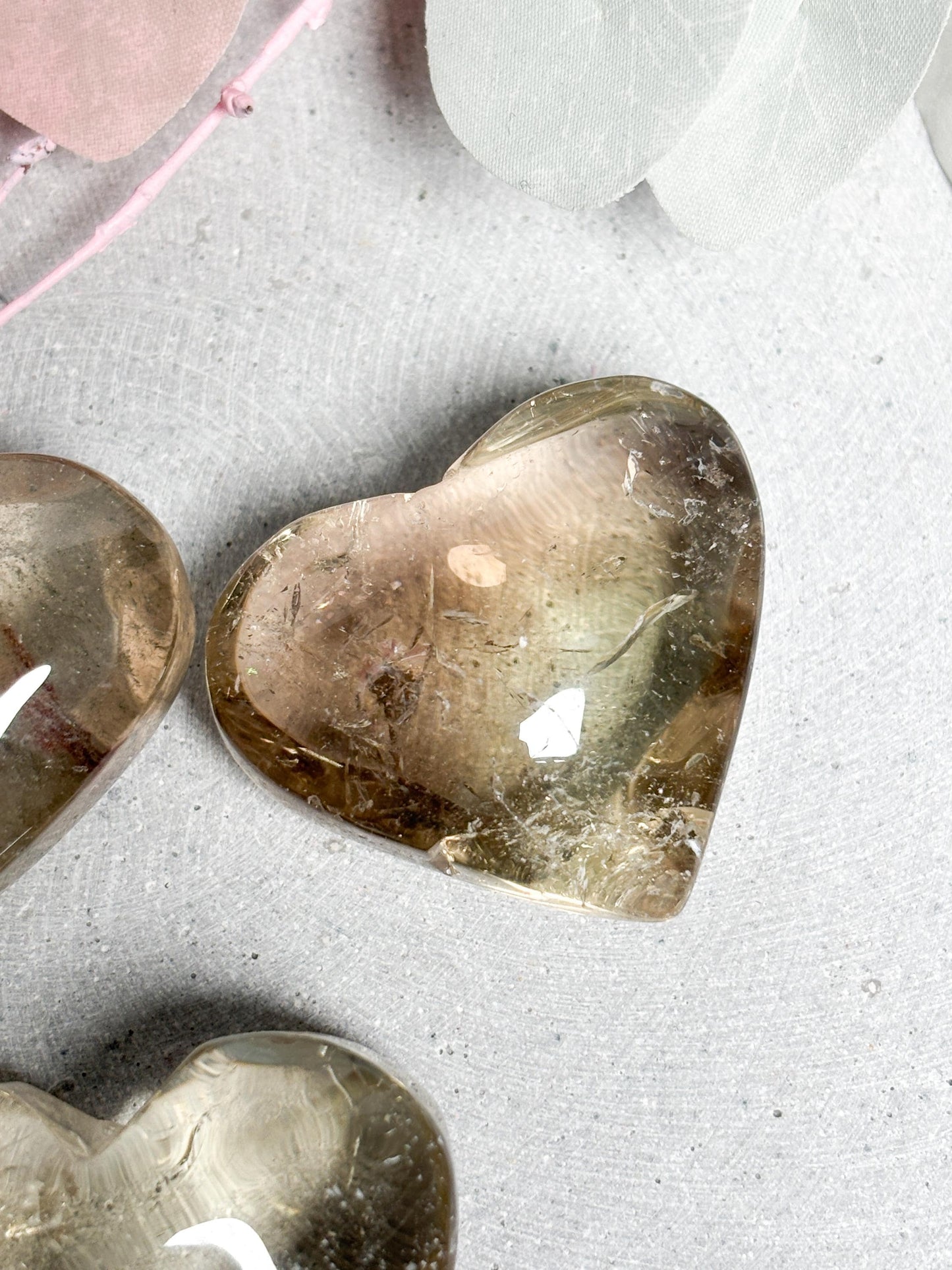 Citrin Rauchquarz Herz  ca. 4,35 cm, teils mit Gartenquarz Einschlüssen, transparentes Edelstein Herz, Kristallherz, Healing Crystal Heart